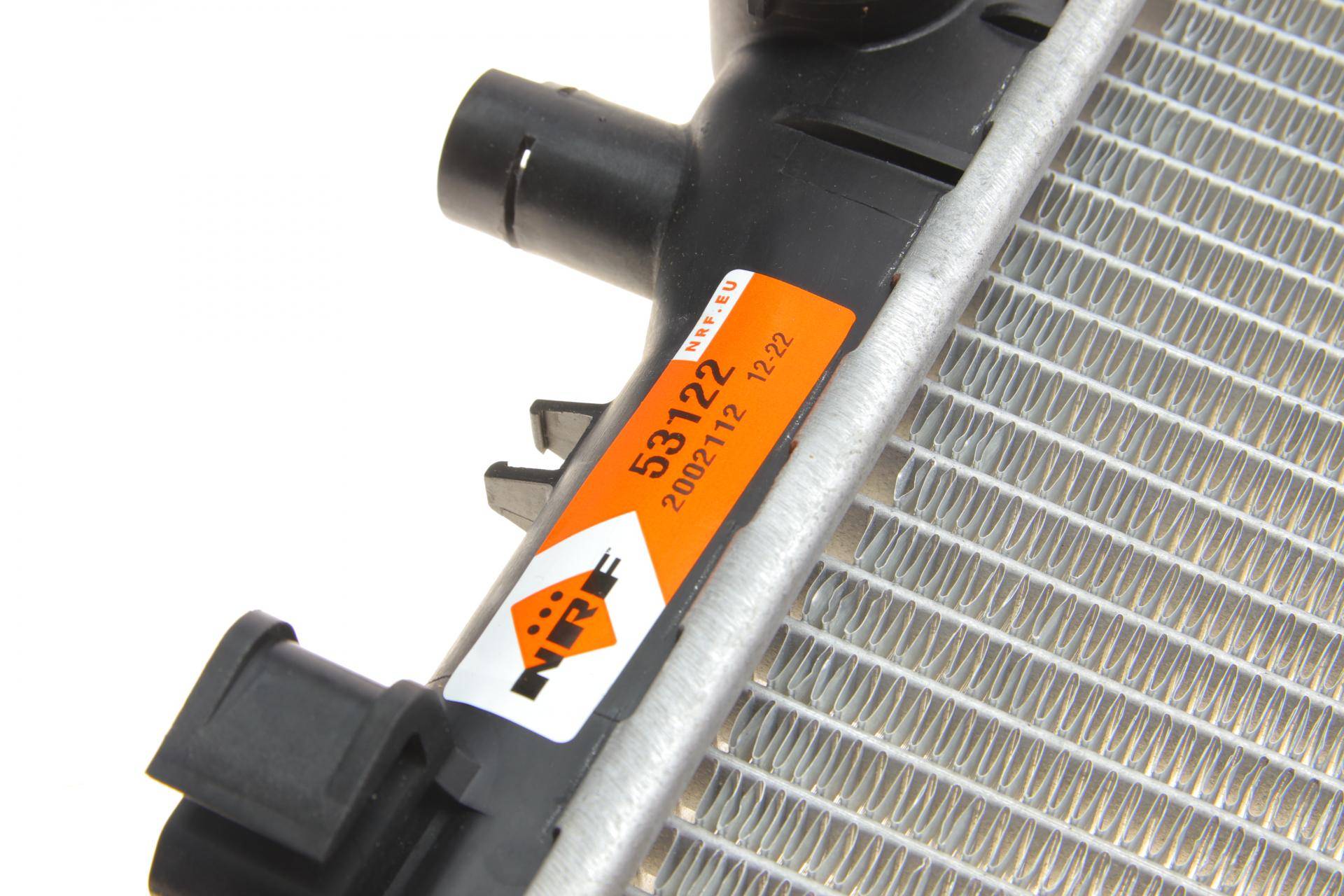 Радіатор охолодження Opel Astra J/Chevrolet Cruze 1.6/1.8 09-