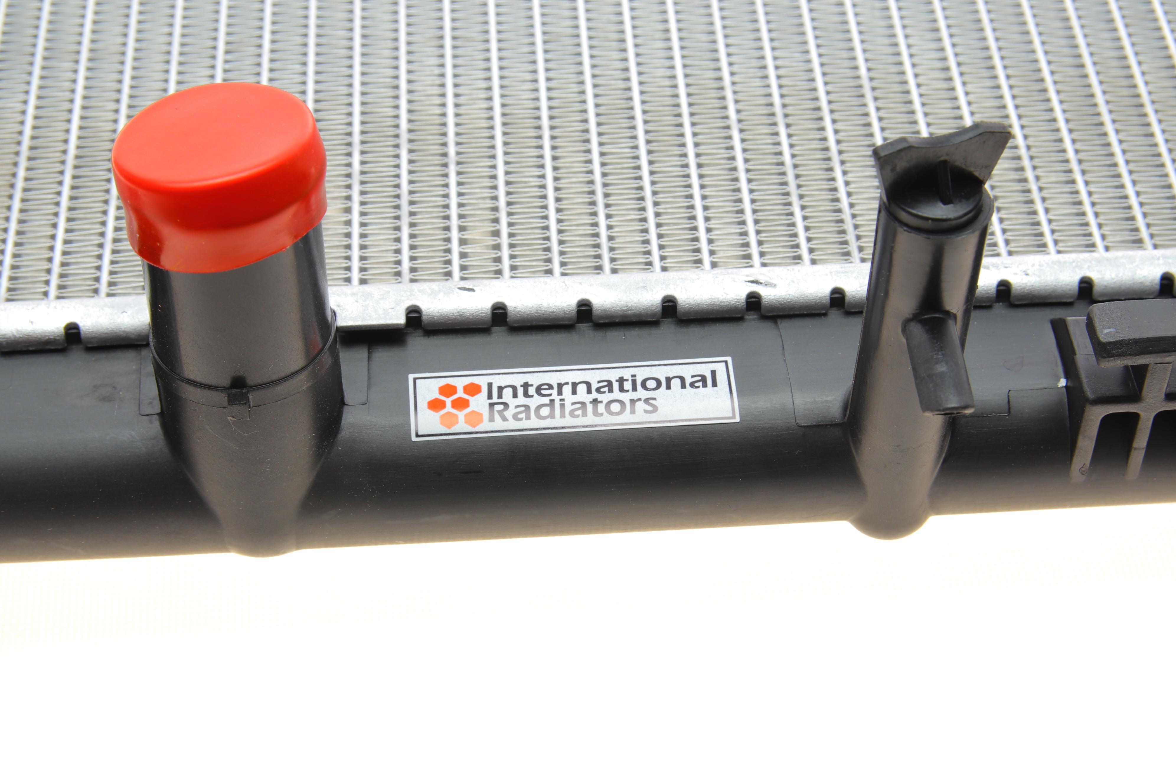 Радіатор охолодження Toyota Yaris 1.0/1.3 02-