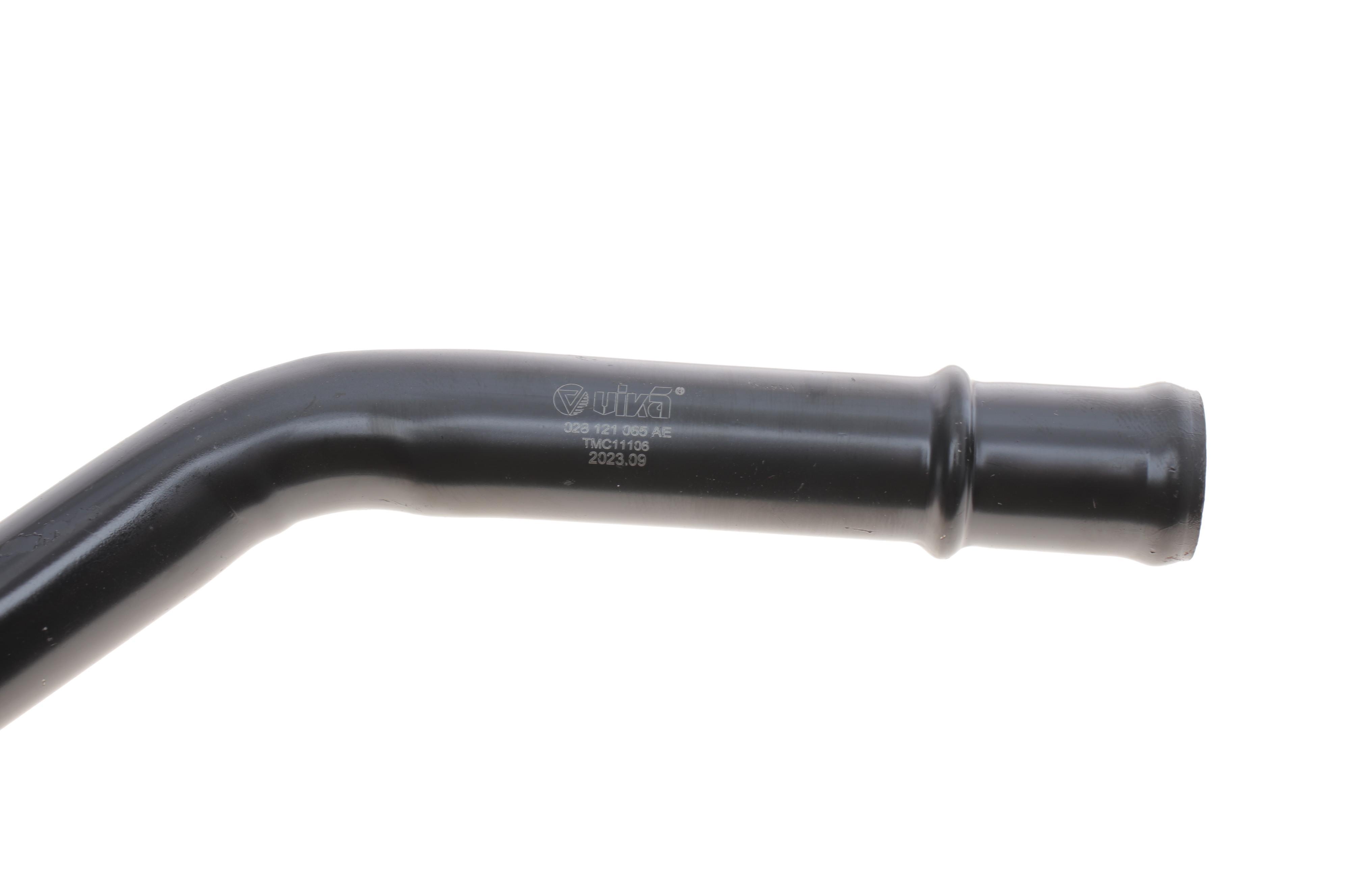 Патрубок системи охолодження Audi A4/A6/VW Passat 95-00