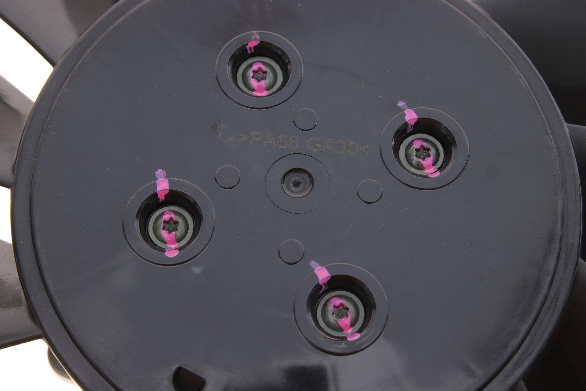 Вентилятор радіатора Audi A3/Q3/VW Passat B8/Touran 1.4-2.5 14-