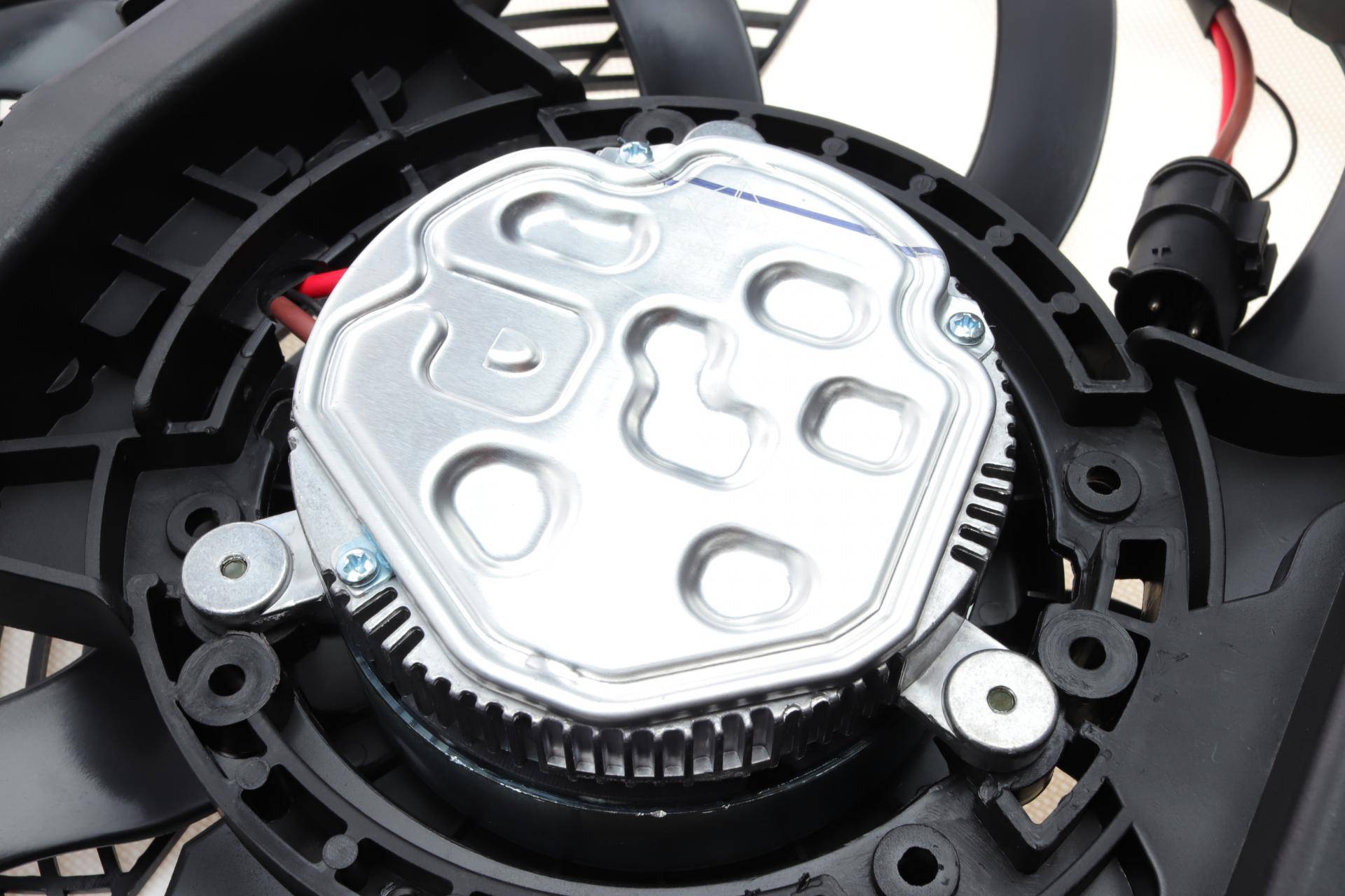 Вентилятор охолодження двигуна BMW 5 (E39) 2.0-4.9 95-04 M51/M52/M54/M62/S62 (з дифузором)