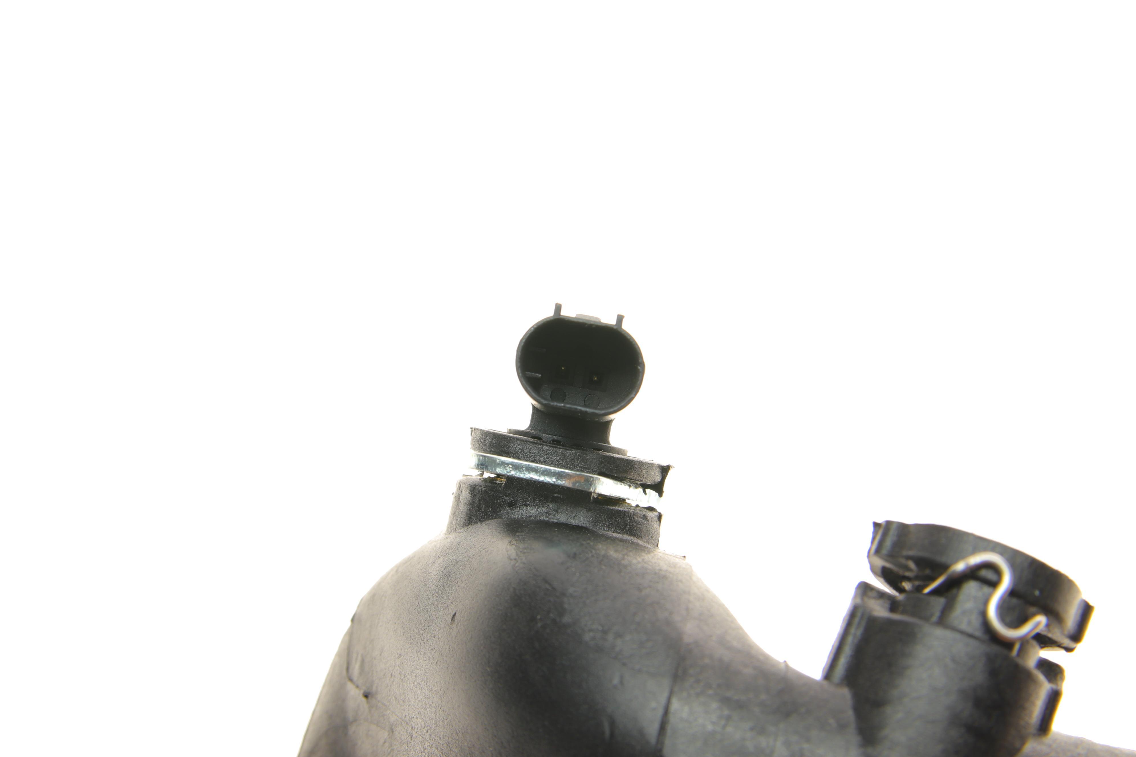 Патрубок системи охолодження MB C-class (W203/W204)/E-class (W211/W212) 02-15/Sprinter (W906) 08-