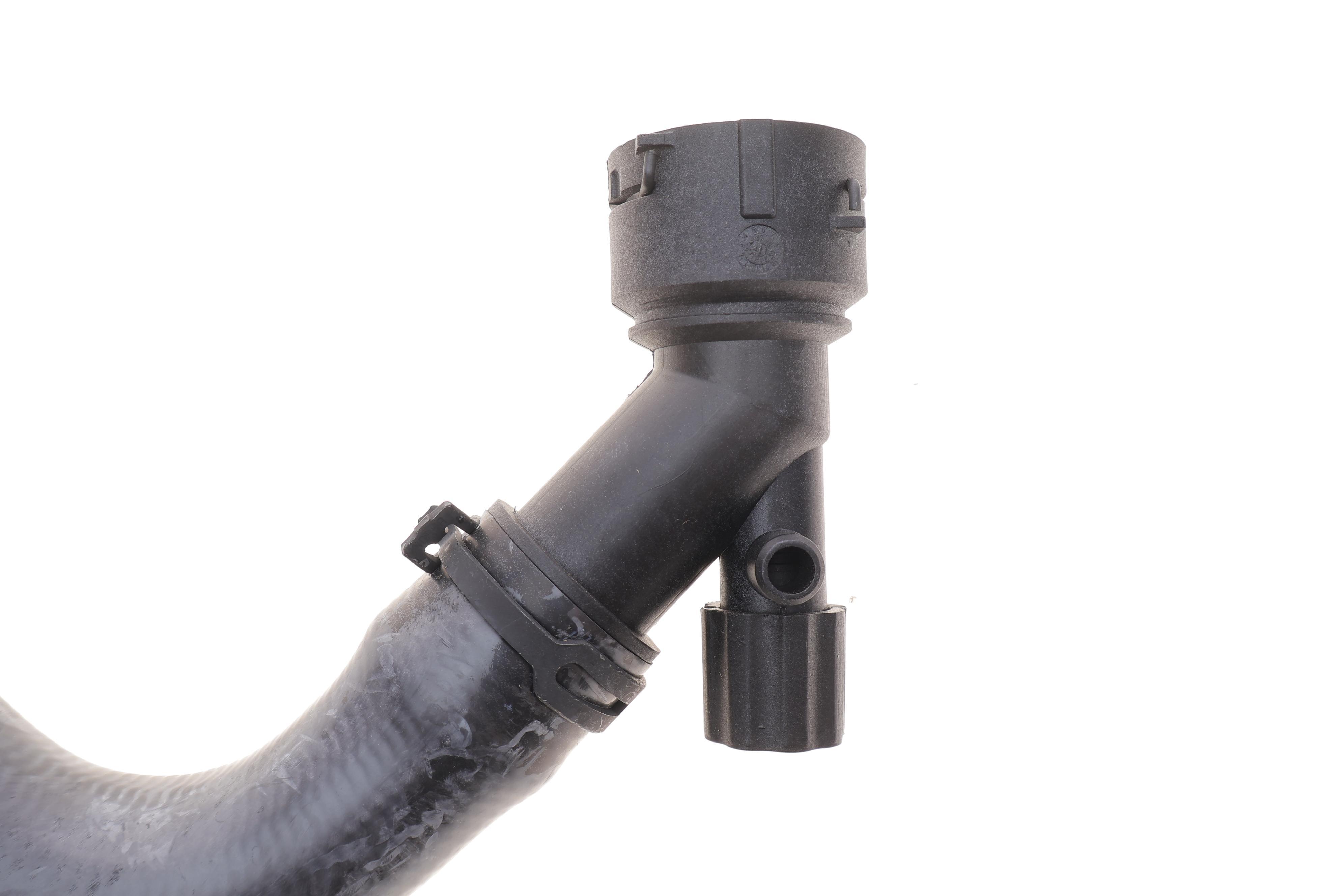 Патрубок радіатора (нижній) Audi A3/VW Golf IV 96-05