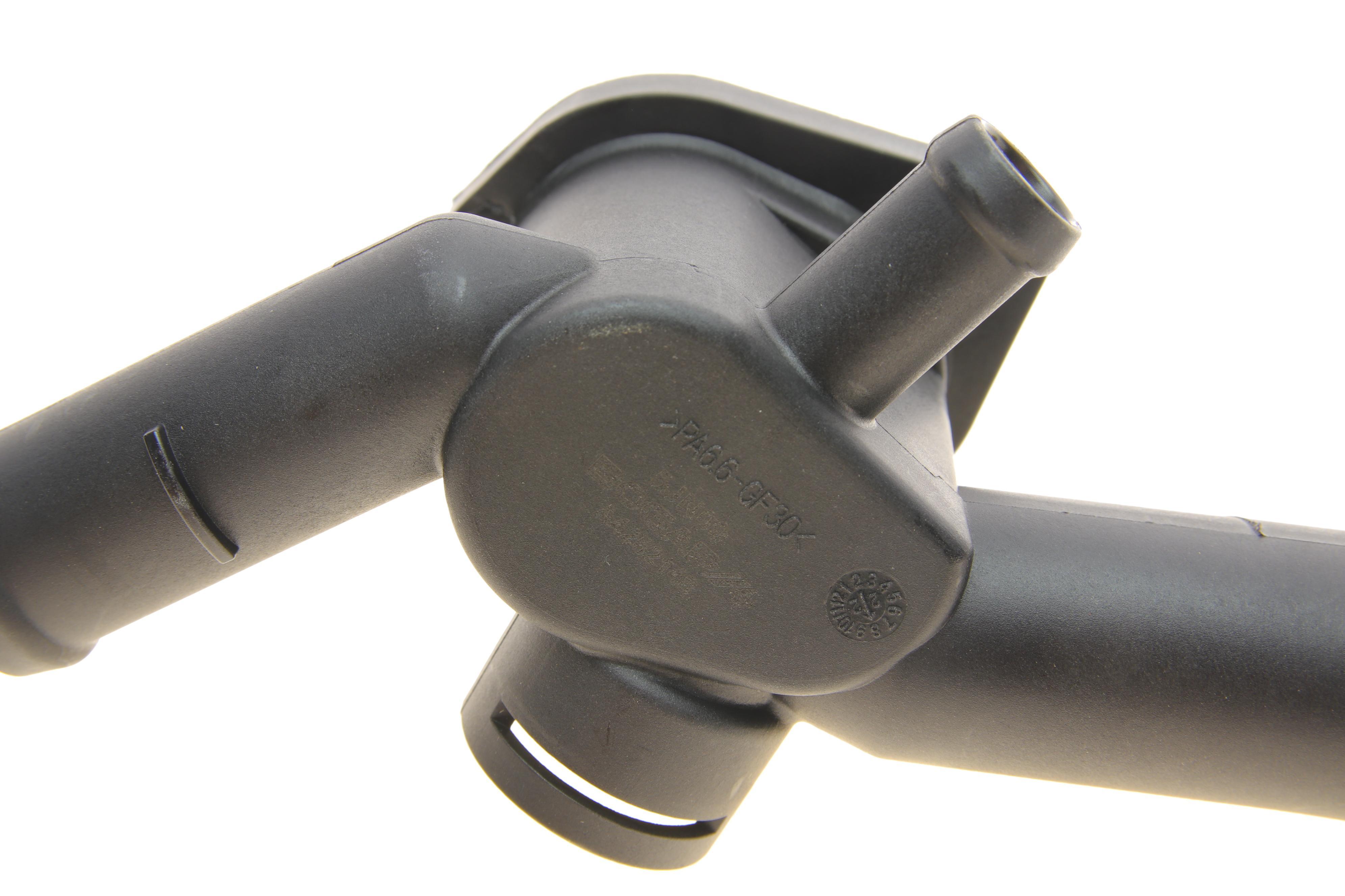 Фланець системи охолодження VW T5 2.0i 03-