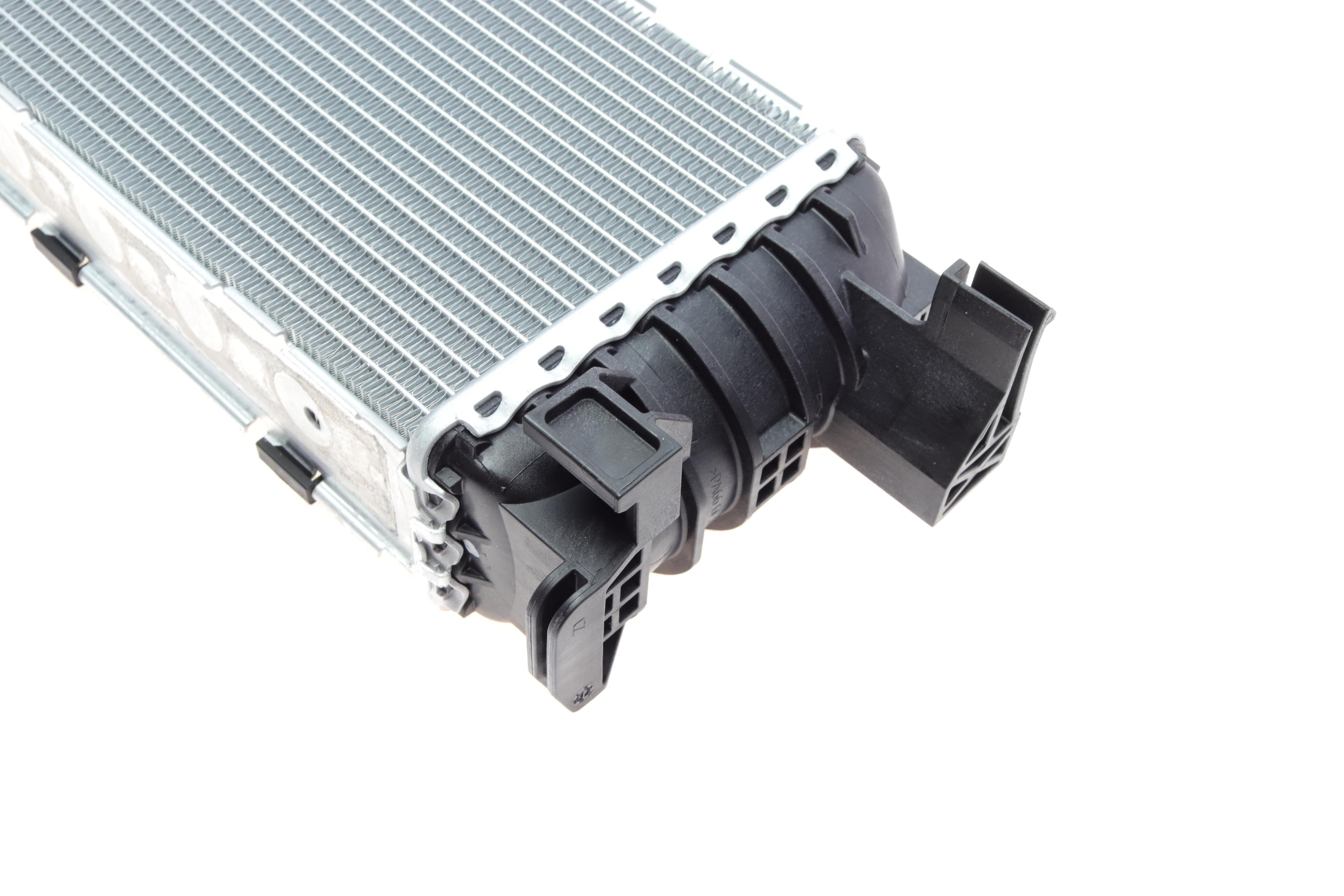 Радіатор охолодження Audi A4/A6/A8/Q5/VW Golf VII 07-