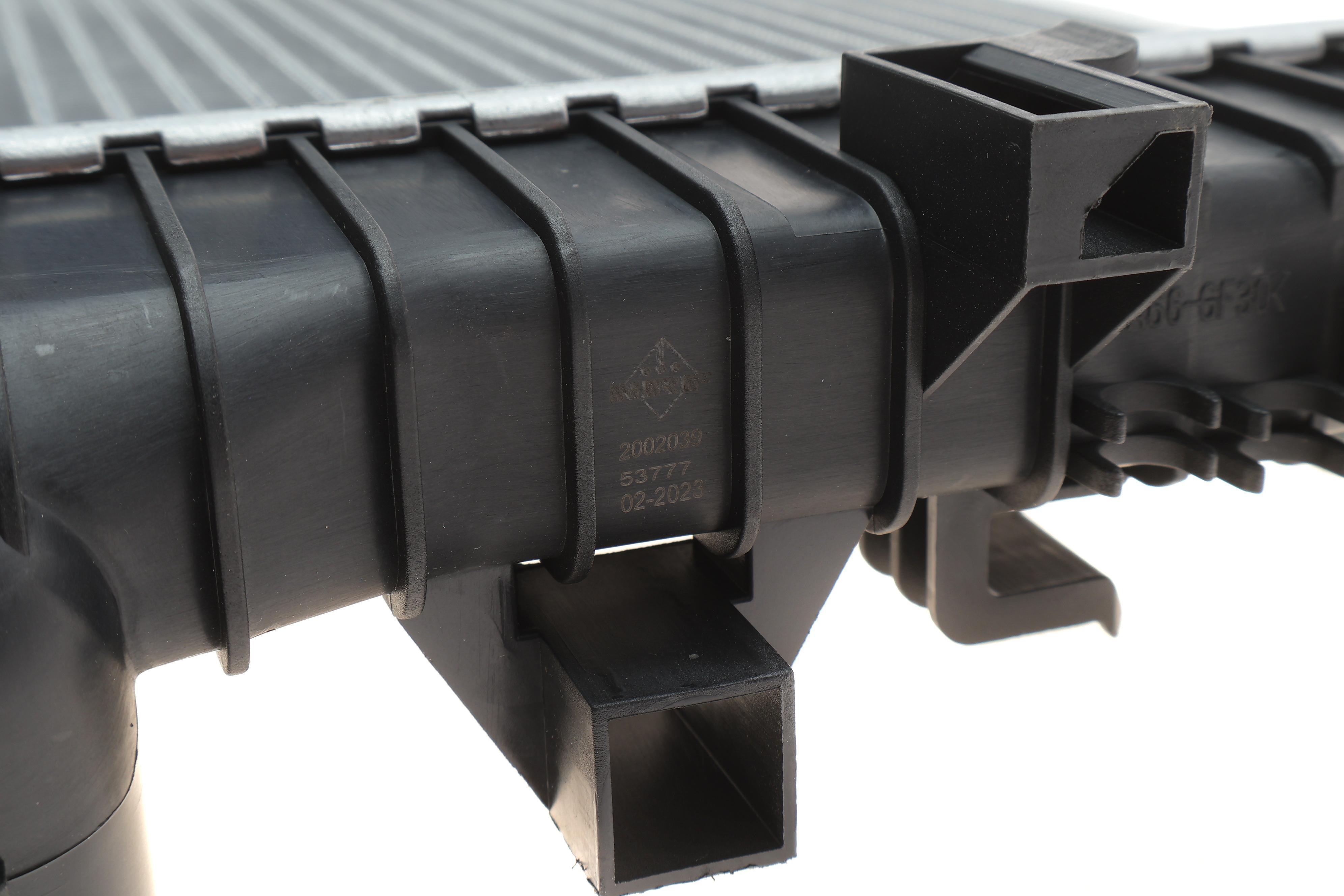 Радіатор охолодження Opel Insignia 08-