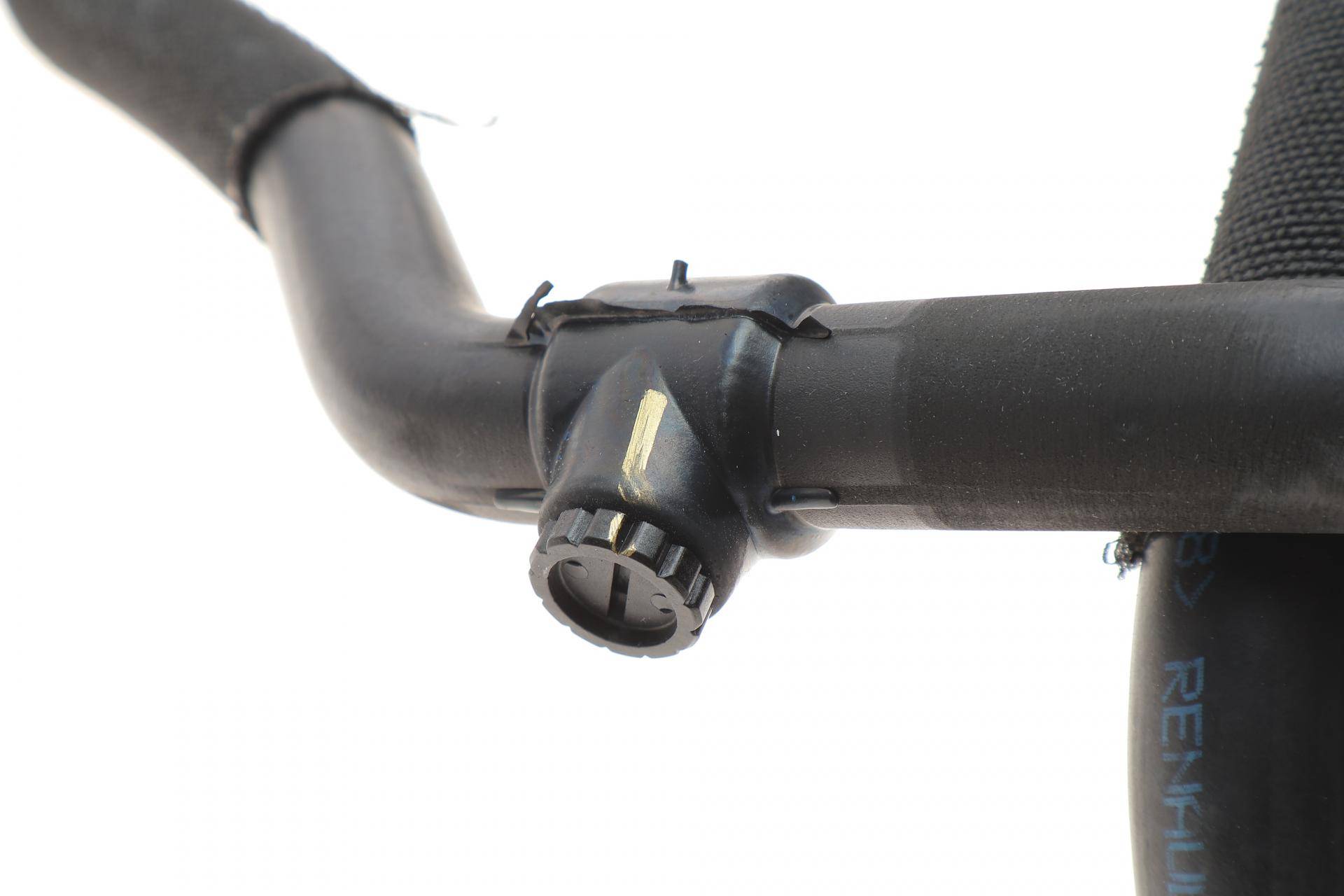 Патрубок системи охолодження Renault Trafic II 1.9dCi 01- (нижній) (К-кт)