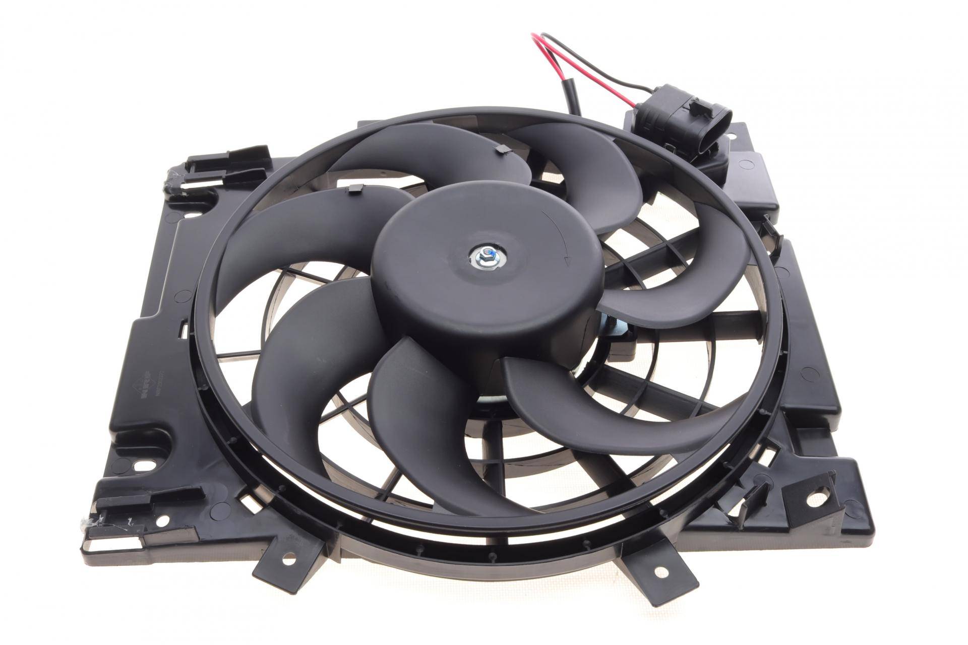 Вентилятор охолодження двигуна Opel Astra/Zafira 1.3-2.2 04- (з дифузором)