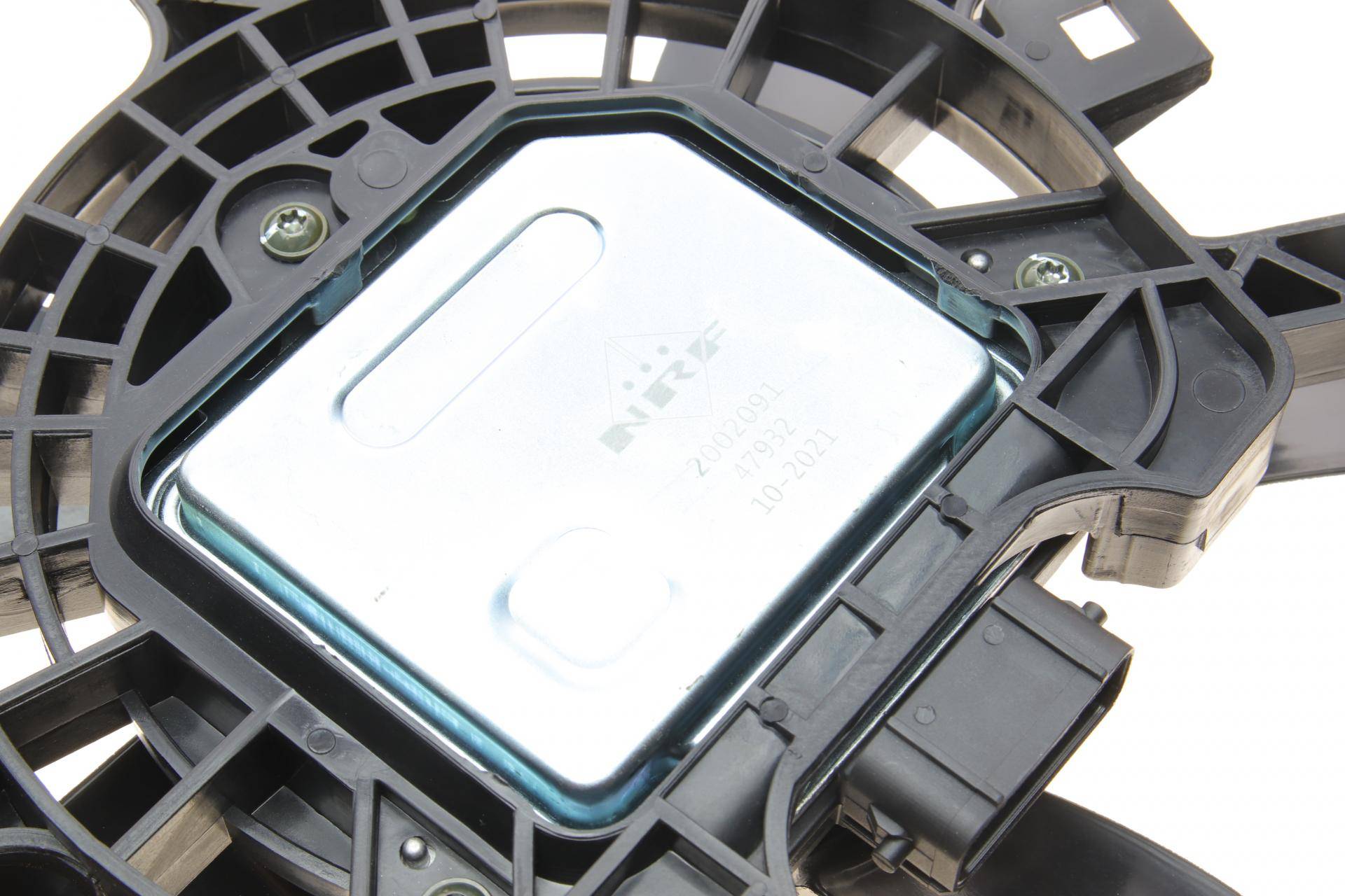 Вентилятор радіатора Toyota Camry/RAV 4 2.0-3.5 17- (з дифузором)