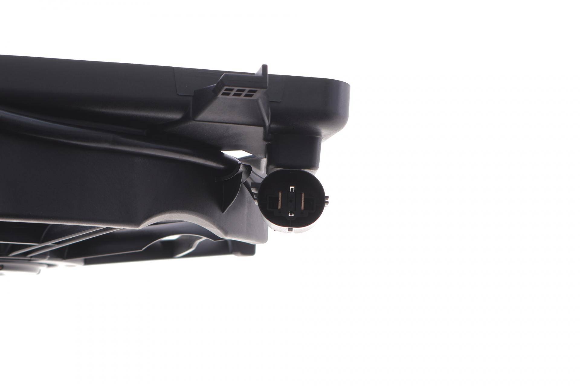 Вентилятор радіатора Ford Focus 2.0 TDCi 03- (з дифузором) (2конт.)