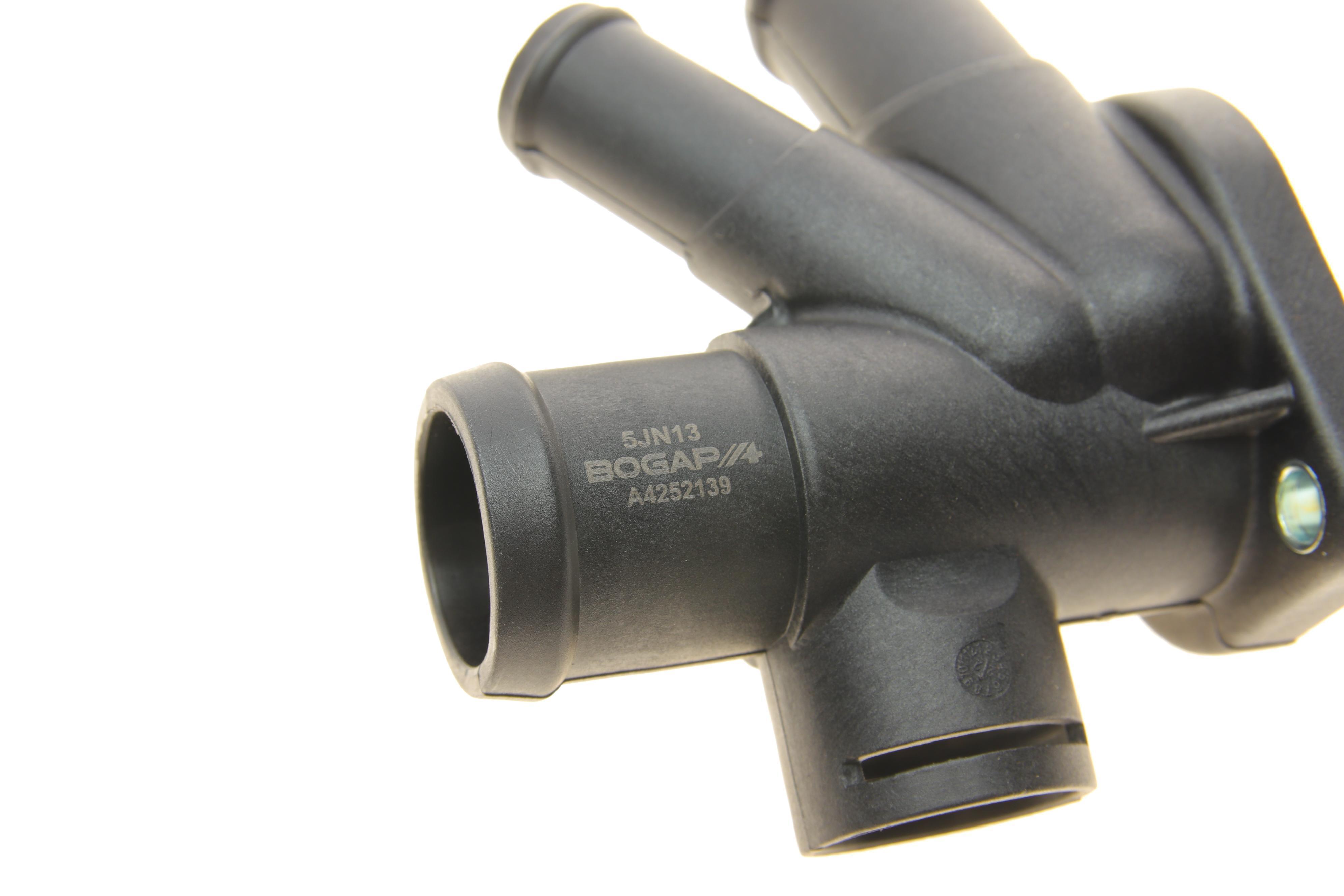 Фланець системи охолодження VW Golf III/IV/Passat 88-02