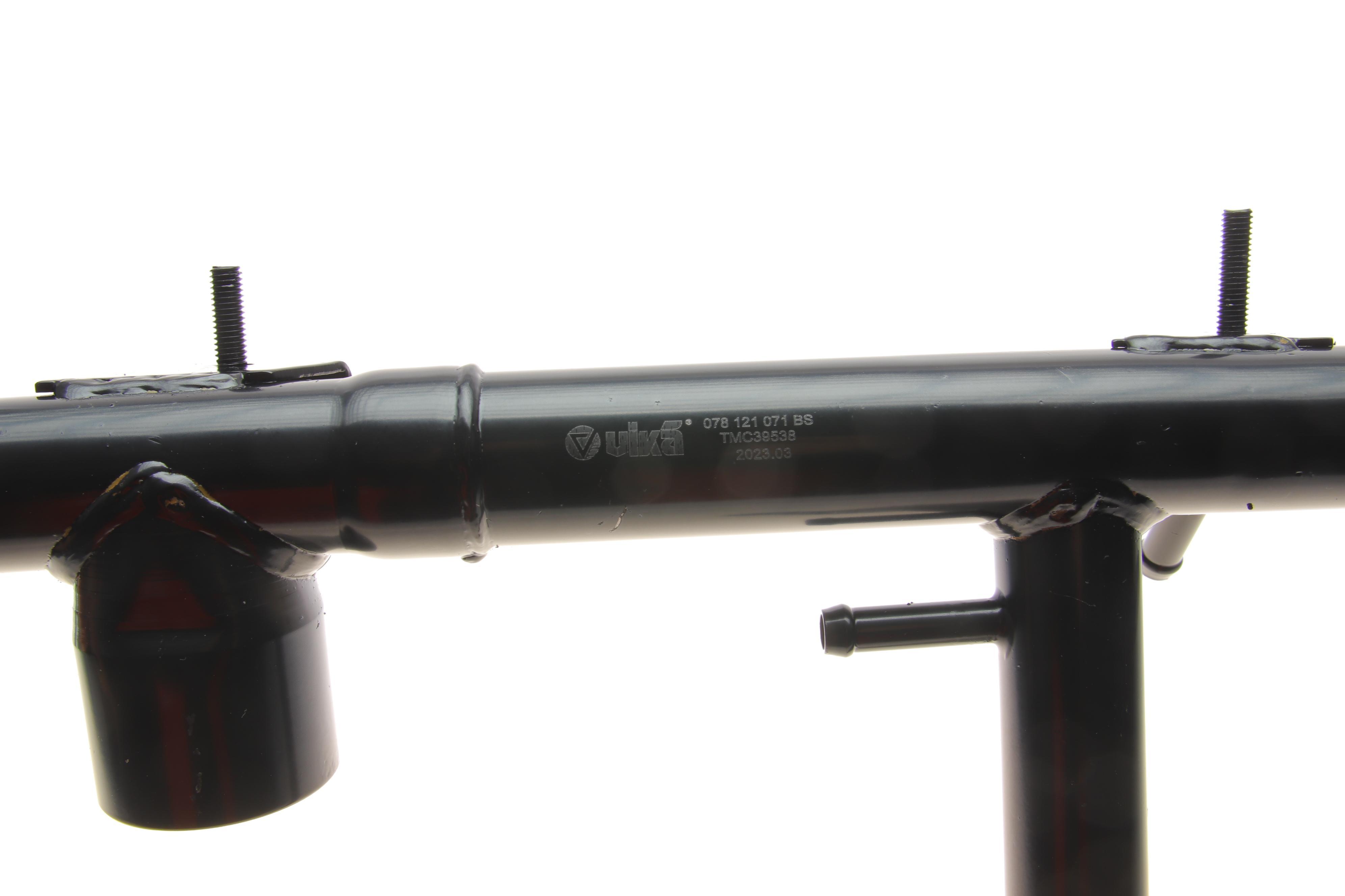 Патрубок системи охолодження Audi A4/A6/VW Passat 2.4/2.8 95-05