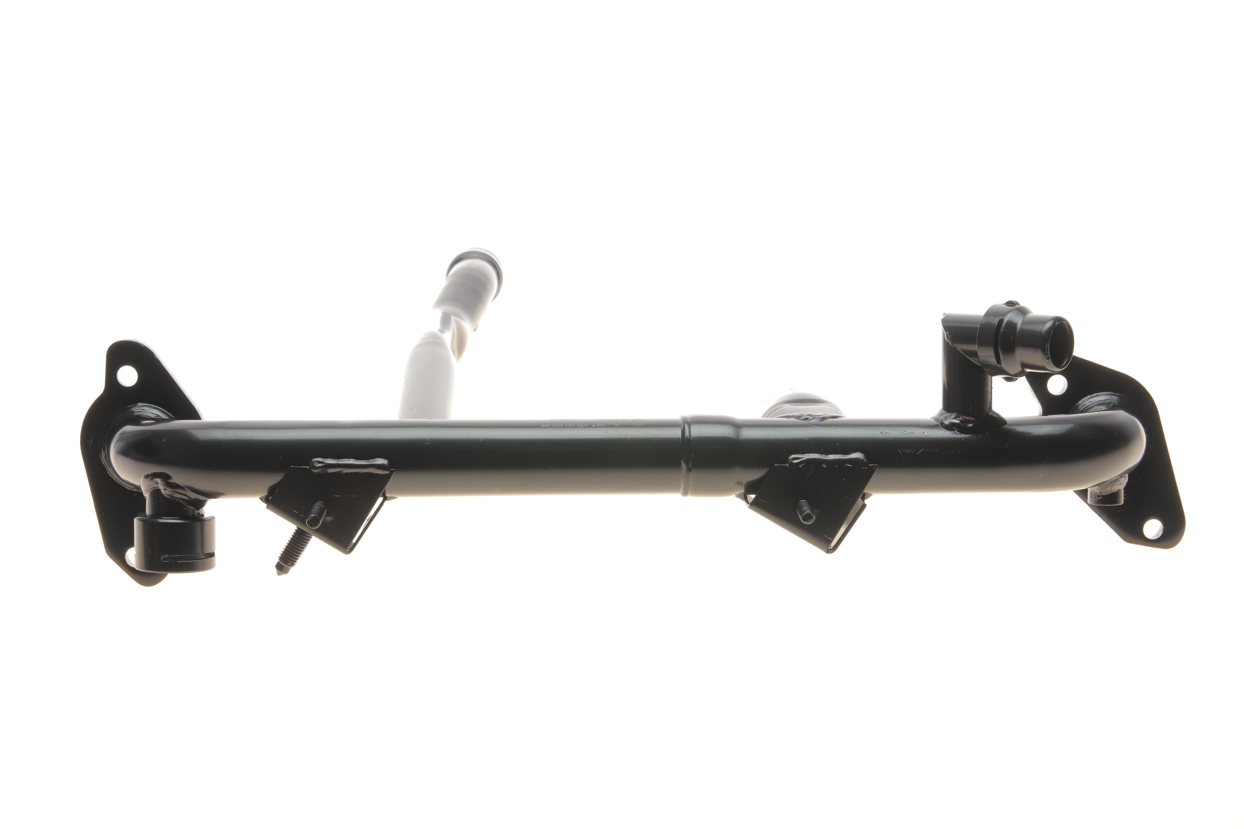 Патрубок системи охолодження Audi A4/A6/VW Passat 2.4/2.8 95-05