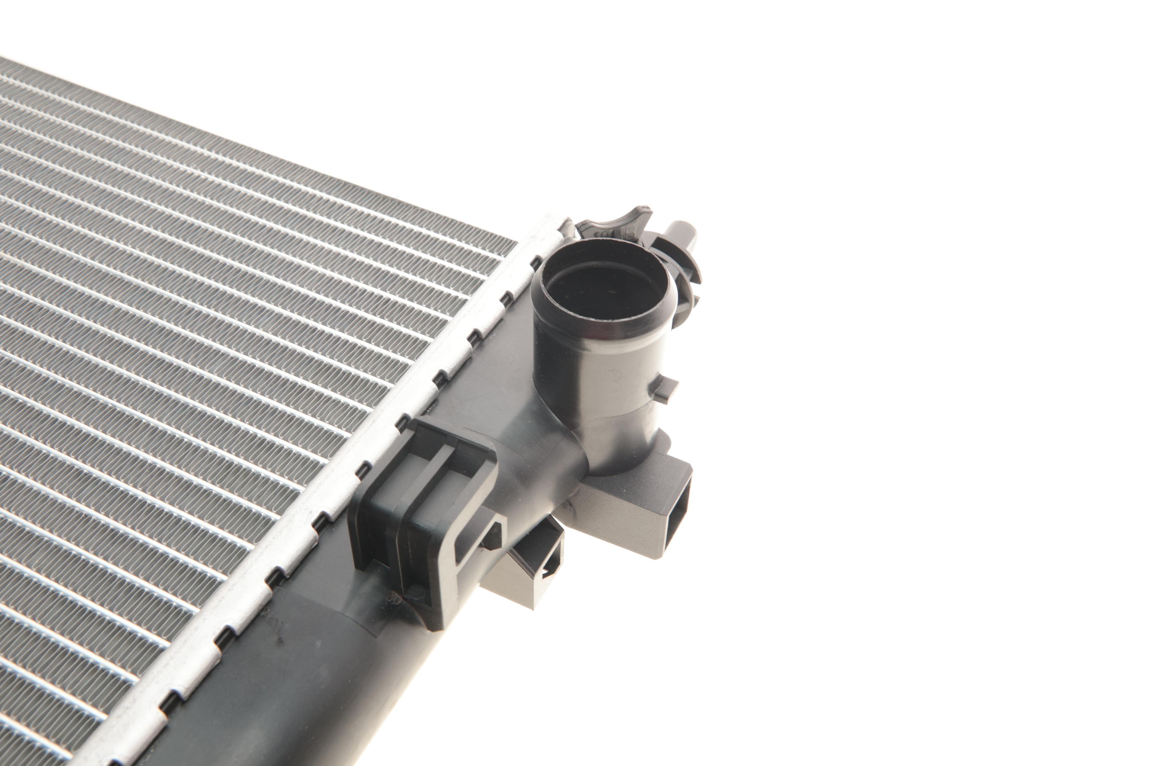 Радіатор охолодження Opel Insignia 2.8 V6 08-17