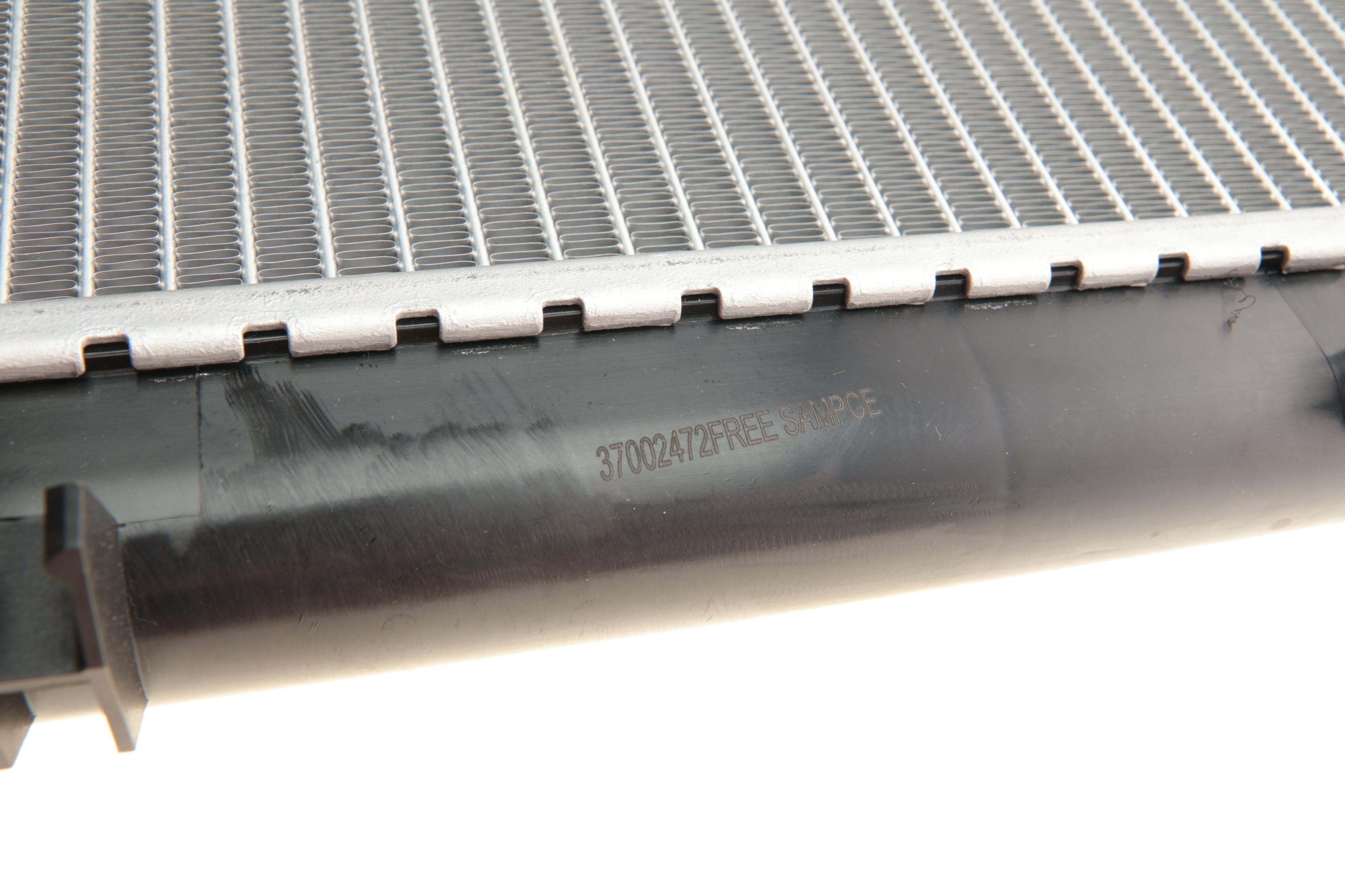 Радіатор охолодження Opel Insignia 2.8 V6 08-17