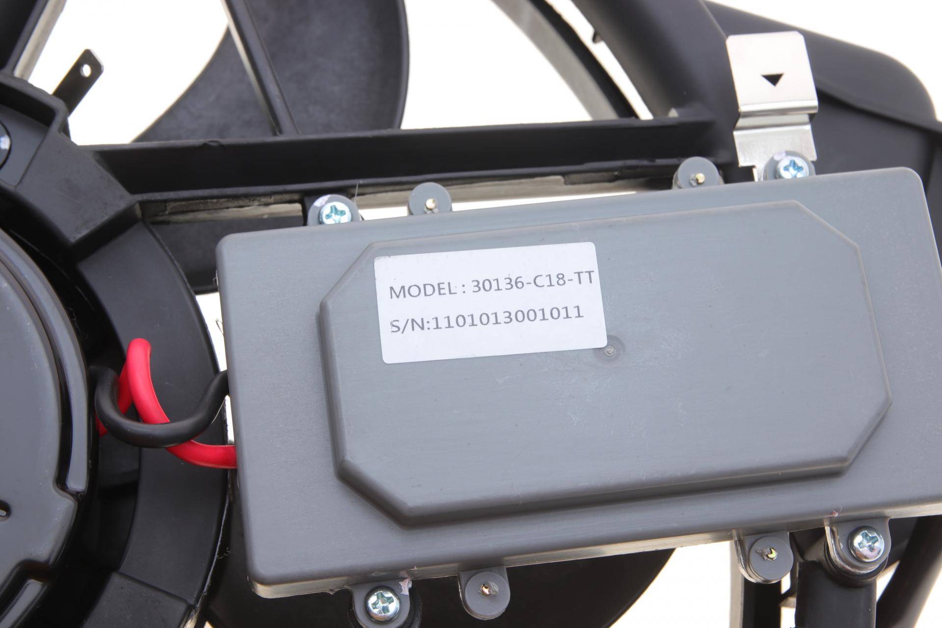 Вентилятор охолодження двигуна Mazda 3 1.6D/2.0D 03-09 (d=390mm) (з дифузором)