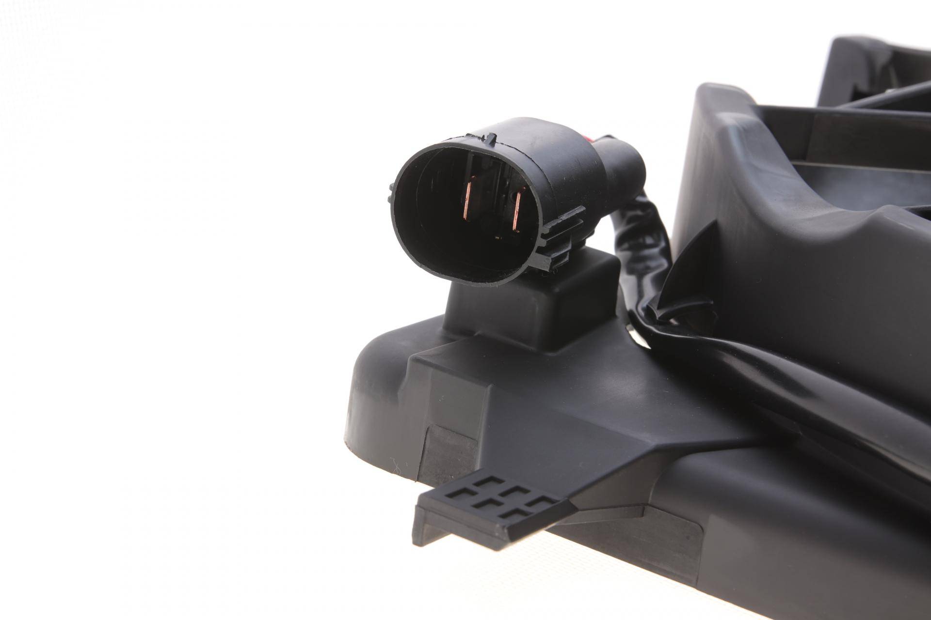 Вентилятор охолодження двигуна Mazda 3 1.6D/2.0D 03-09 (d=390mm) (з дифузором)