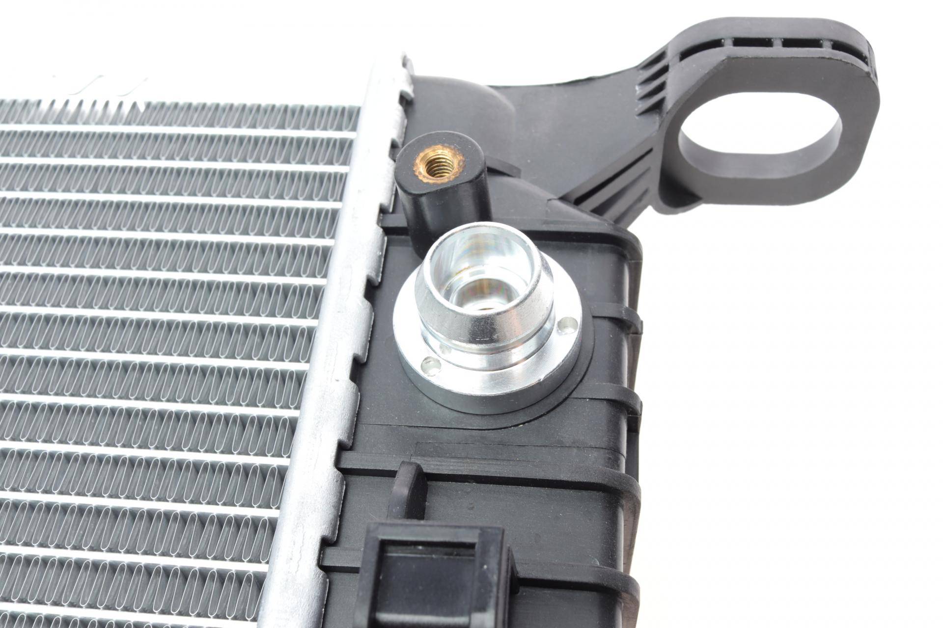 Радіатор охолодження Audi Q5 3.0TDI 08-17