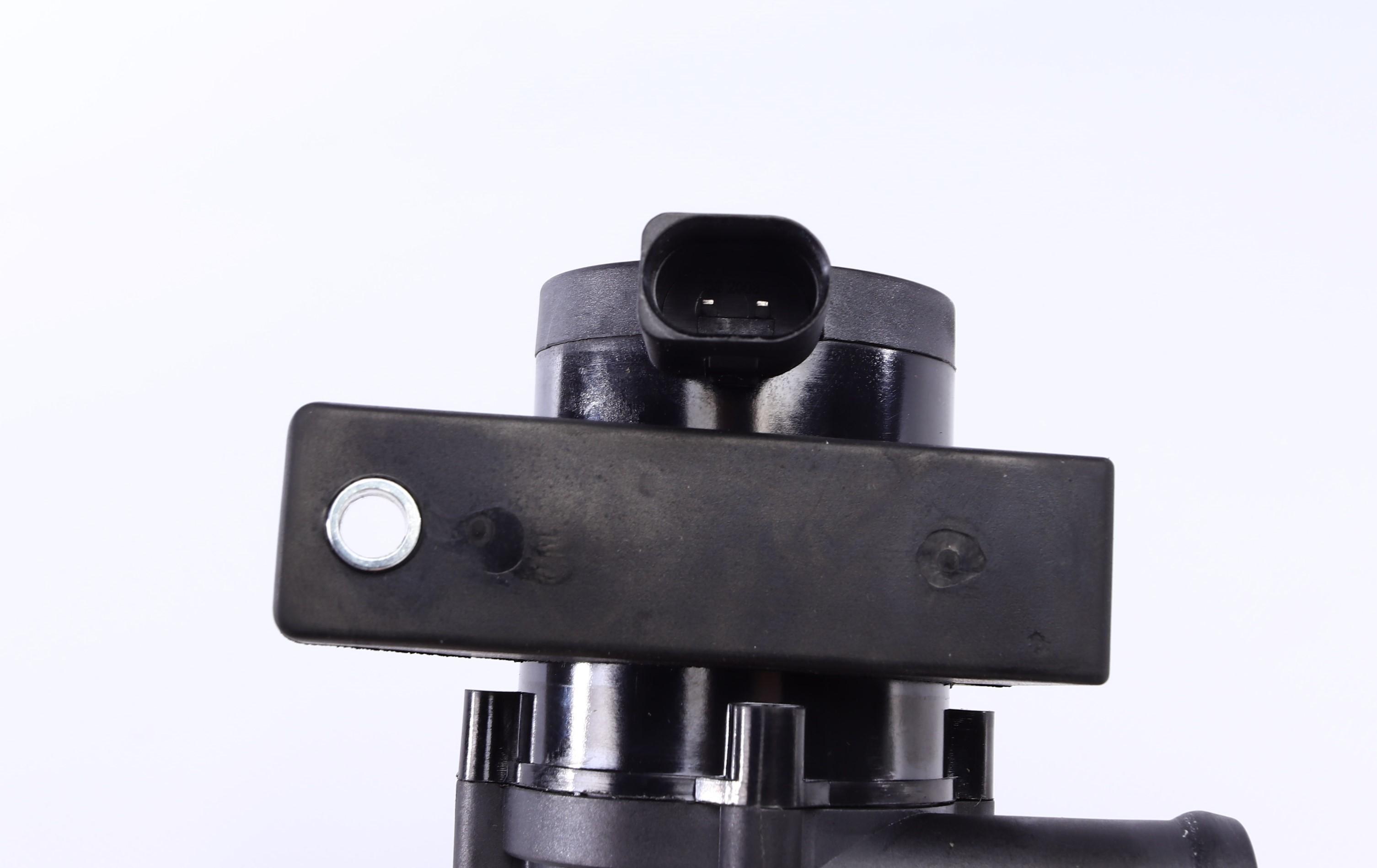 Насос системи охолодження (додатковий) Audi A4/A5/Q5/Skoda Octavia II 1.6-2.0D 03-