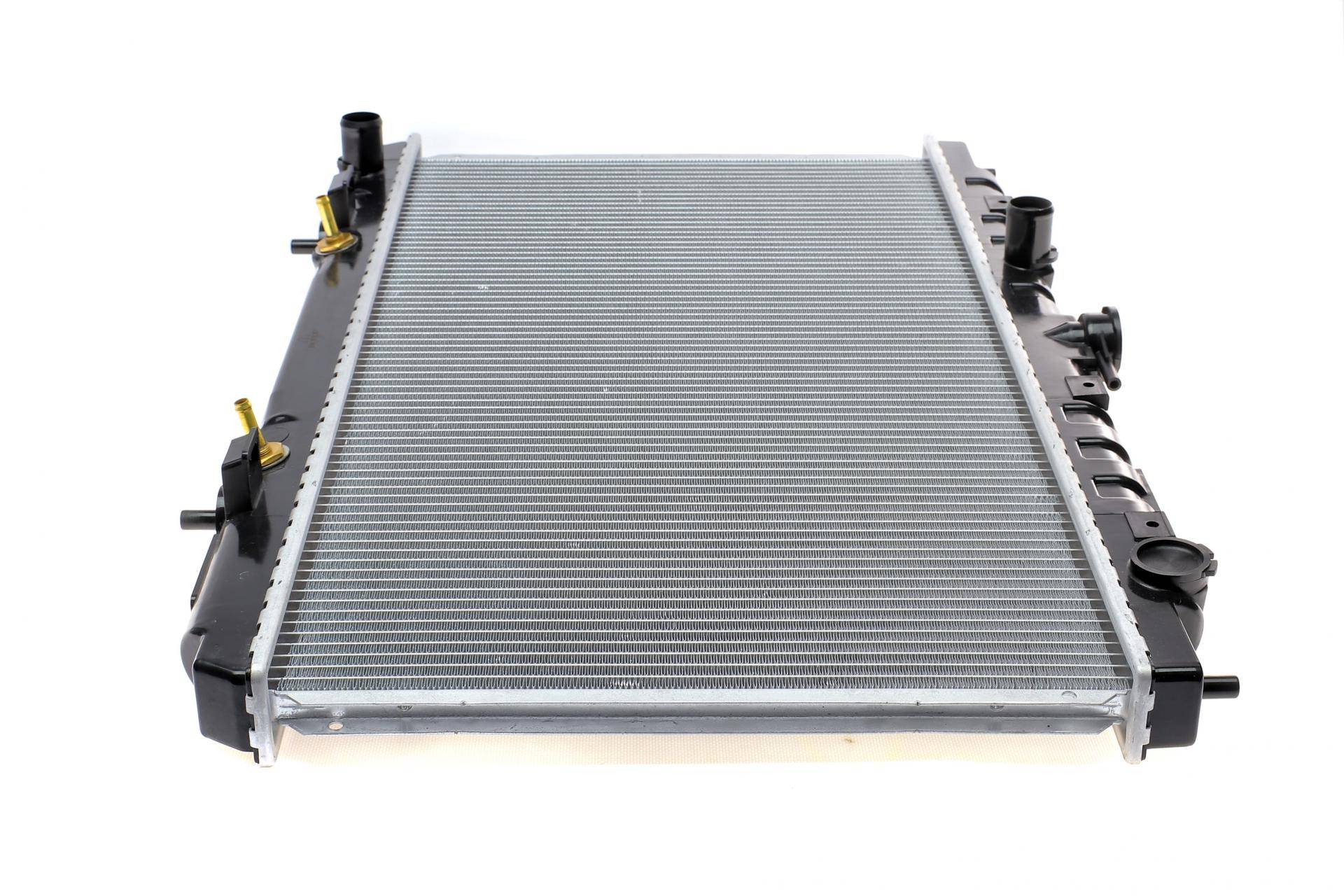 Радіатор охолодження Nissan Primera 1.8i 02-08/Almera II 1.8 i 00-06