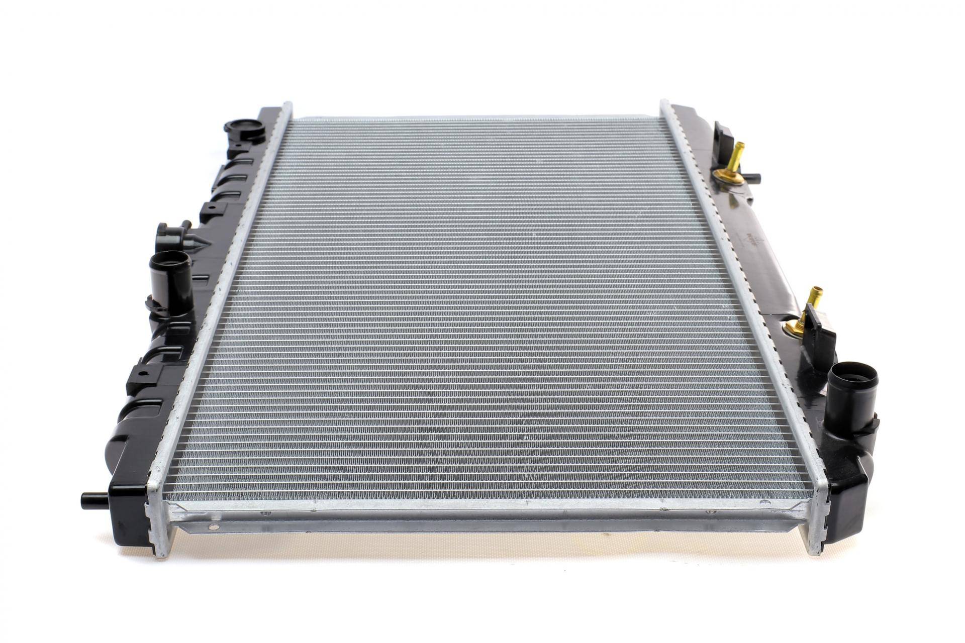 Радіатор охолодження Nissan Primera 1.8i 02-08/Almera II 1.8 i 00-06