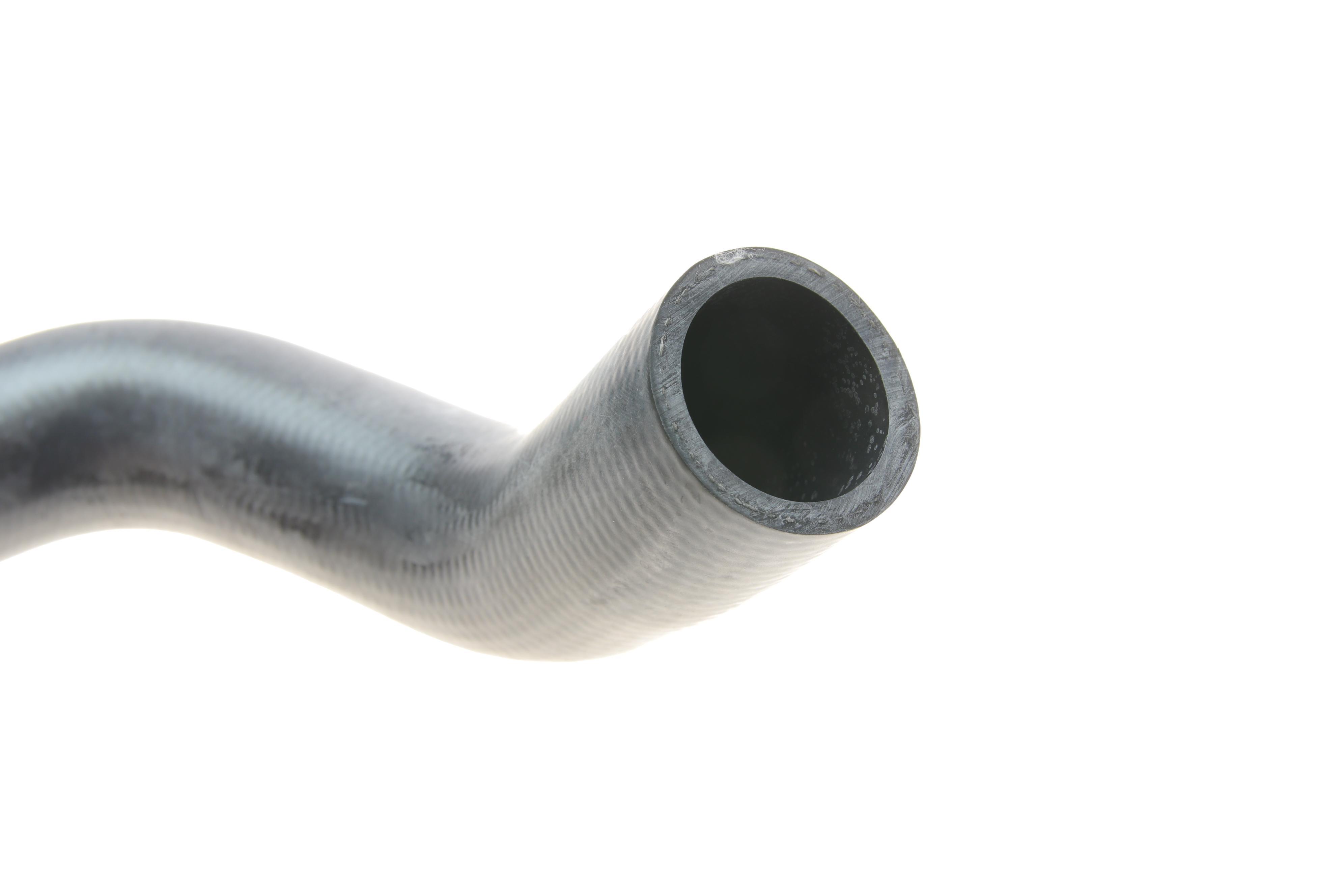 Патрубок радіатора (нижній) Audi A3/Skoda Octavia/VW Caddy/Passat/Touran 1.6/2.0 03-15