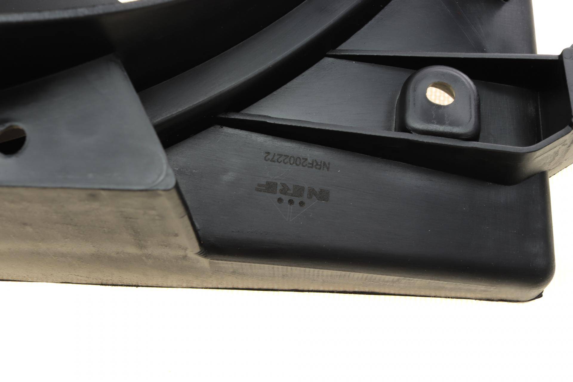 Вентилятор охолодження двигуна Opel Astra G 1.2-2.2 98-07 (з дифузором)