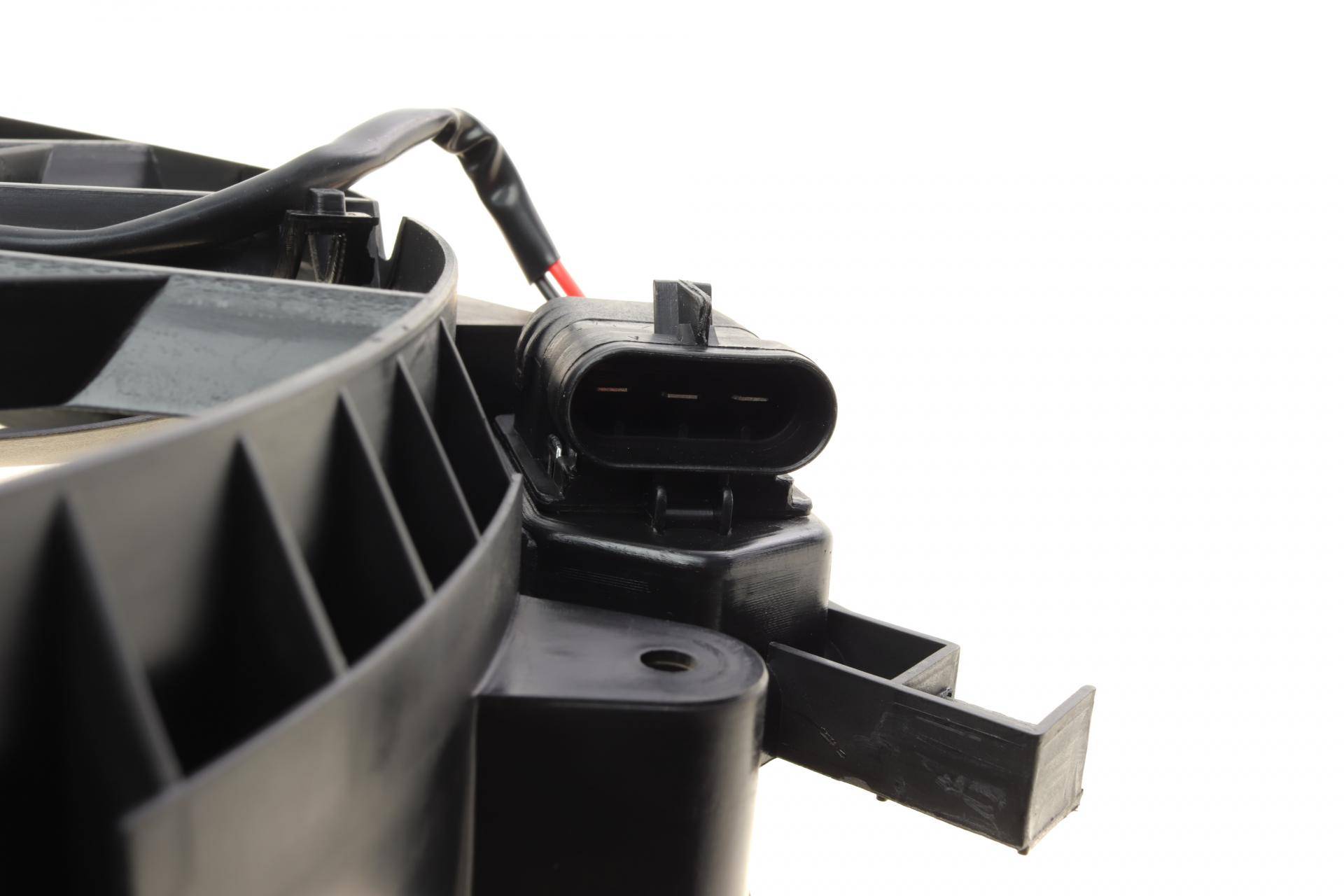 Вентилятор охолодження двигуна Opel Astra G 1.2-2.2 98-07 (з дифузором)