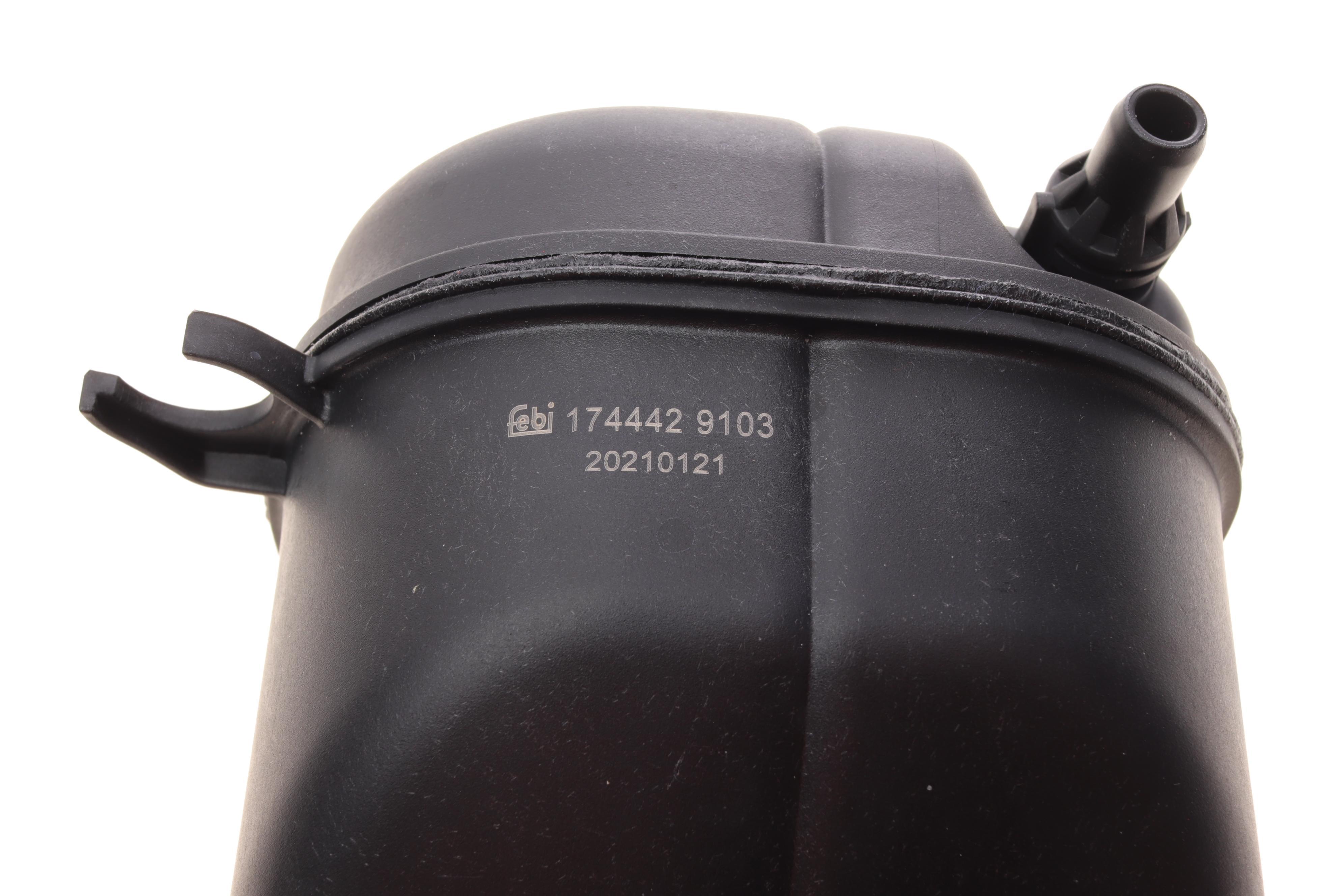 Бачок розширювальний BMW 5 (G30/G31)/6 (G32)/7 (G11/G12)/8 (G14/G15/G16) 2.0-3.0i 16-