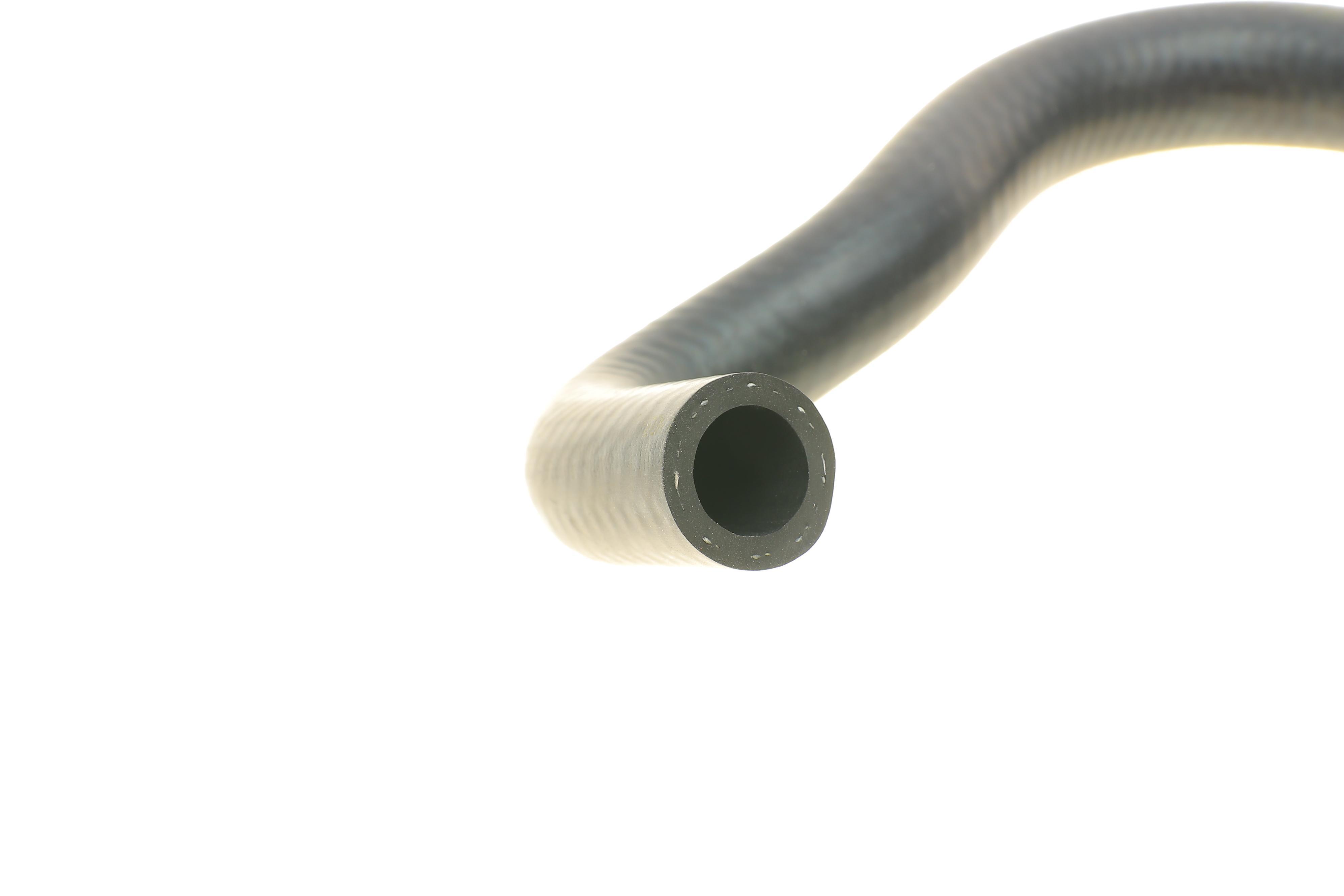 Патрубок системи охолодження Ford Transit 2.2 TDCi 06- (теплообмінника)