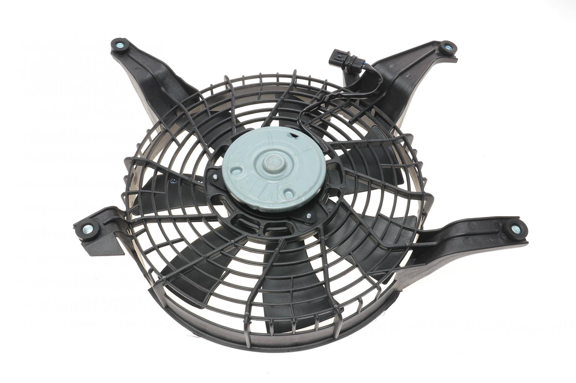 Вентилятор радіатора Mitsubishi Pajero 2.5D/3.2D/3.5 00-07 (з дифузором)