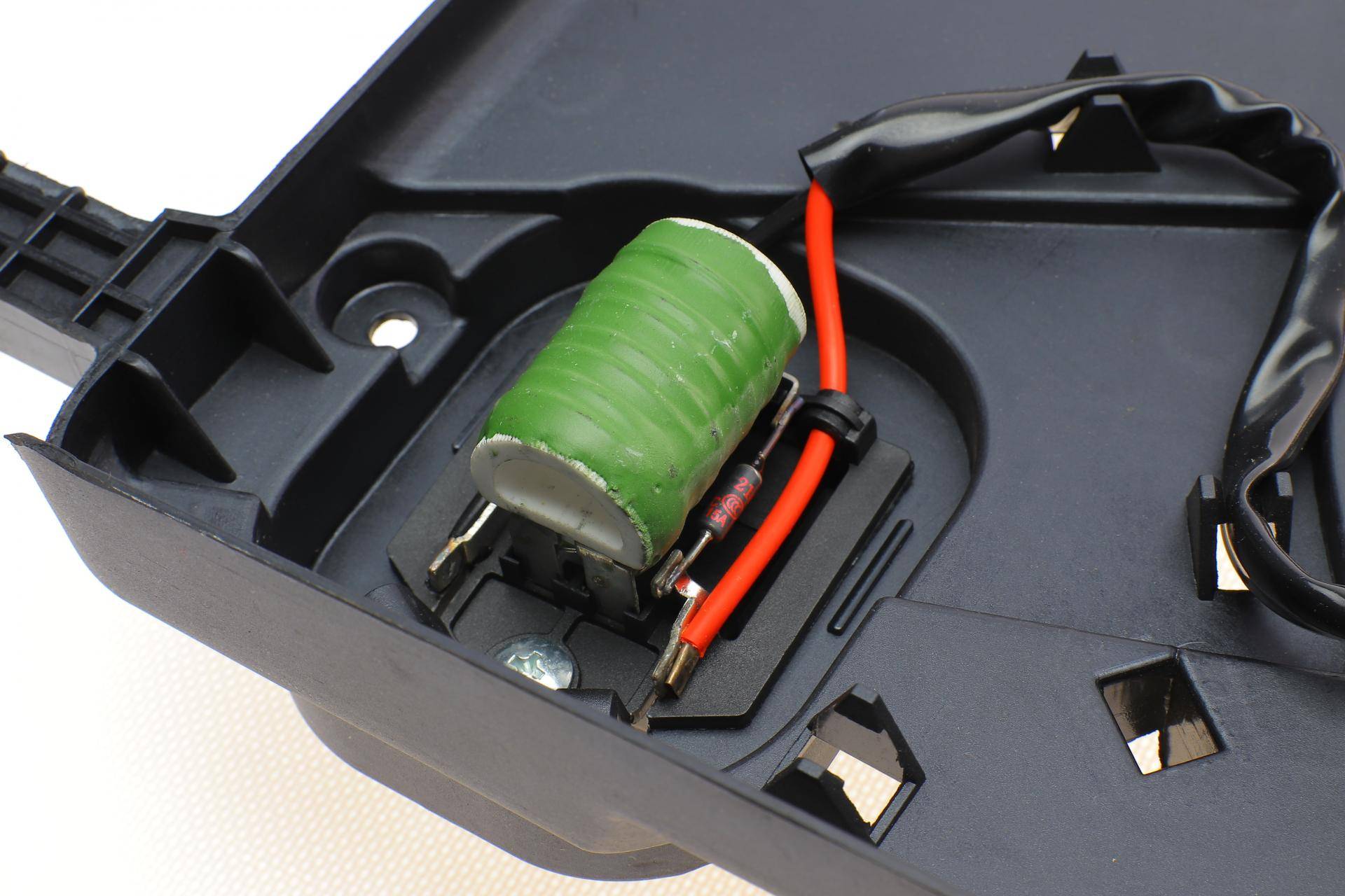 Вентилятор радіатора Opel Astra J/Zafira C 1.6-2.0D 11- (з дифузором)