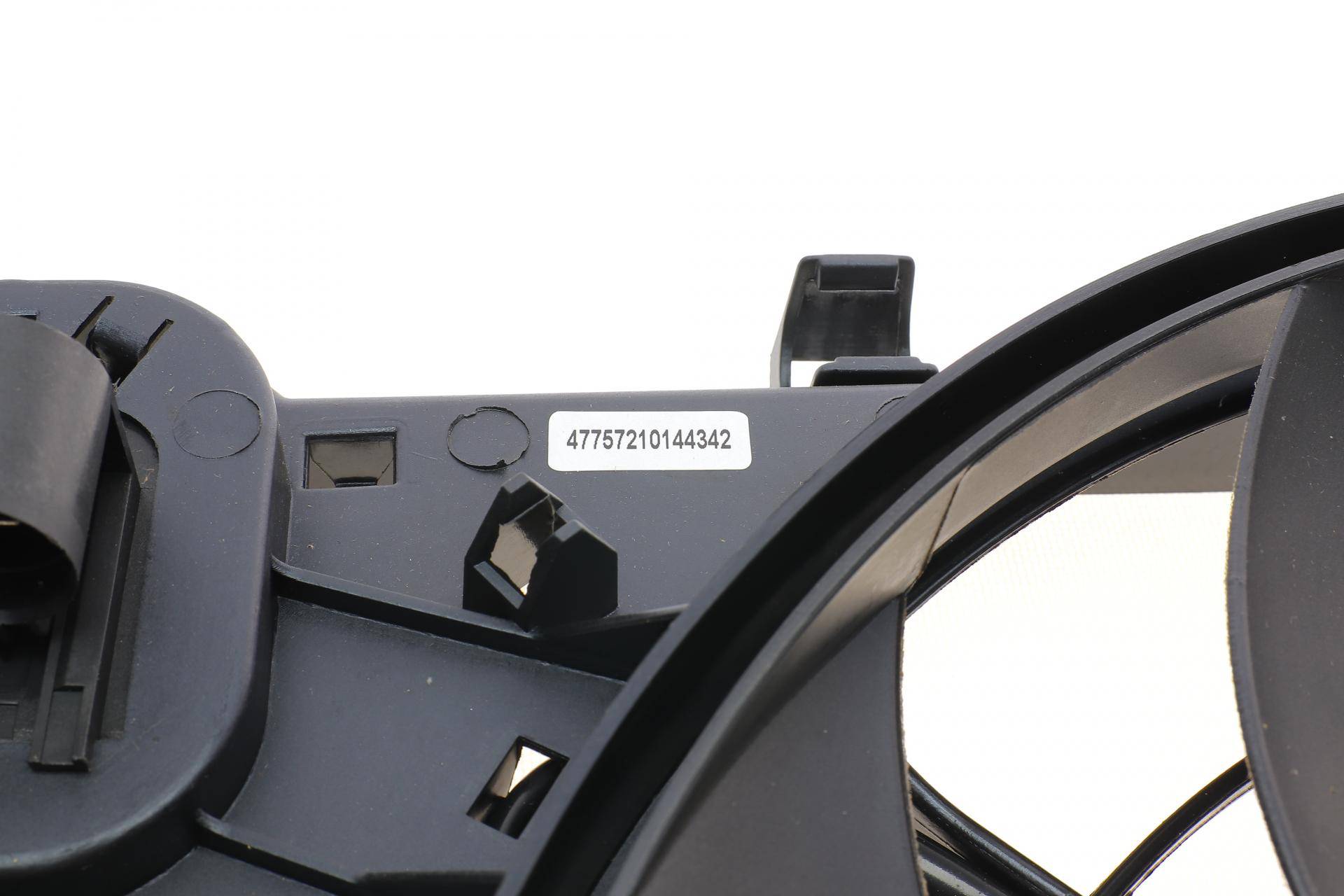 Вентилятор радіатора Opel Astra J/Zafira C 1.6-2.0D 11- (з дифузором)