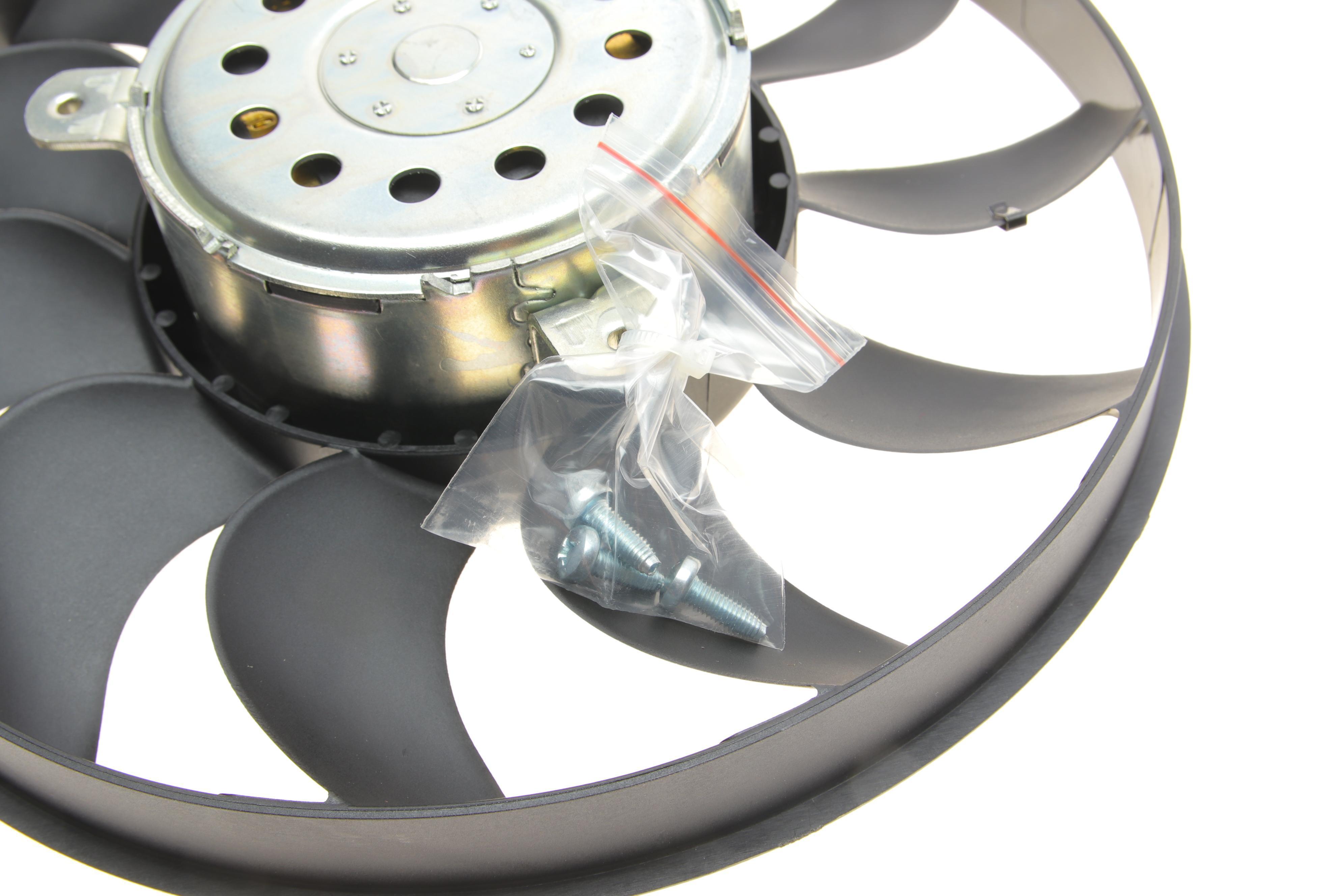 Вентилятор охолодження двигуна Audi A4/A6 01-08