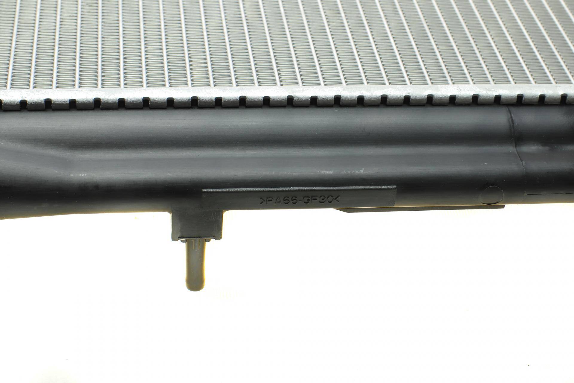 Радіатор охолодження Suzuki Grand Vitara 2.0HDI 01-05