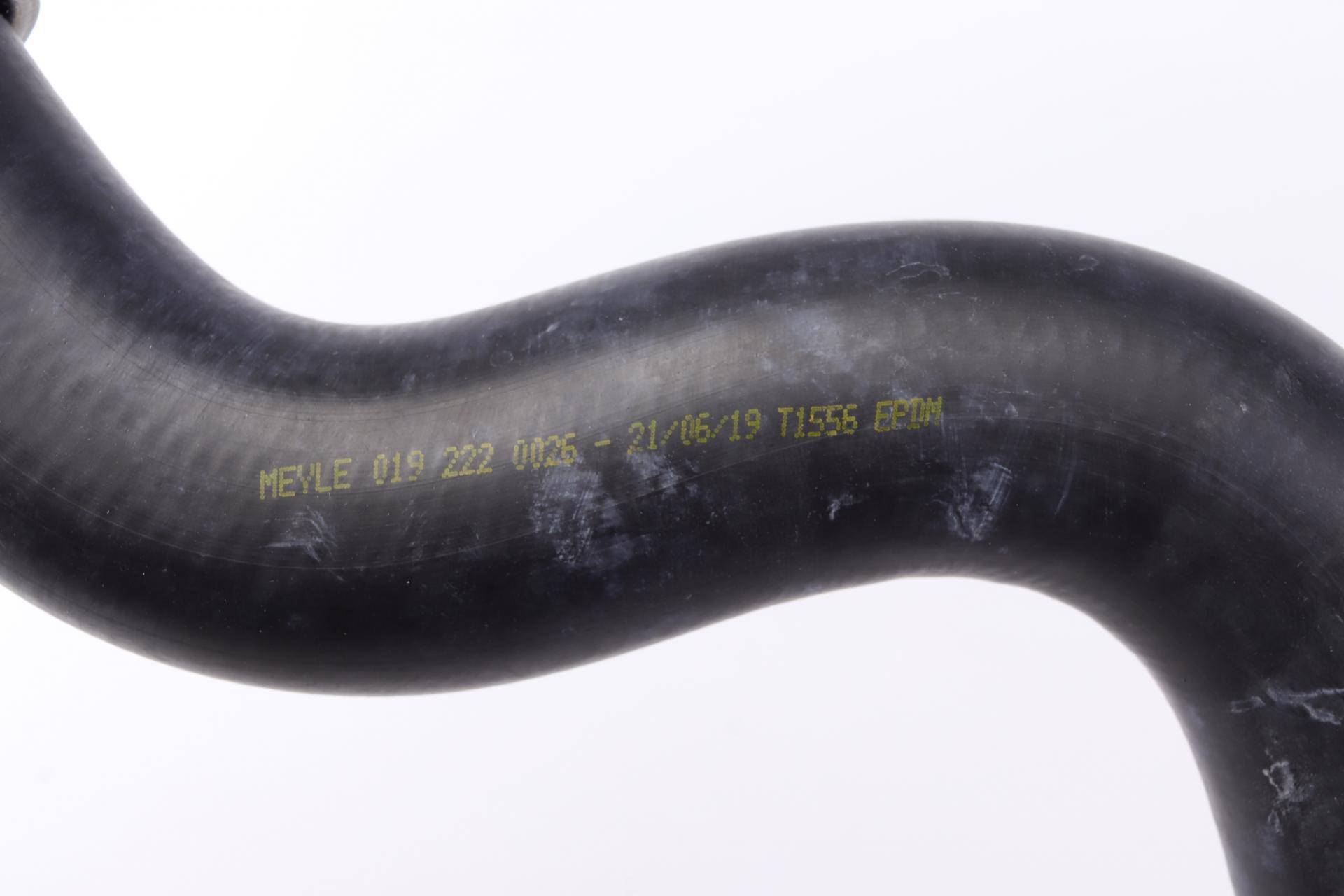 Патрубок системи охолодження MB E-class (W211) 2.0-2.2CDI 02-09 (знизу) (R)