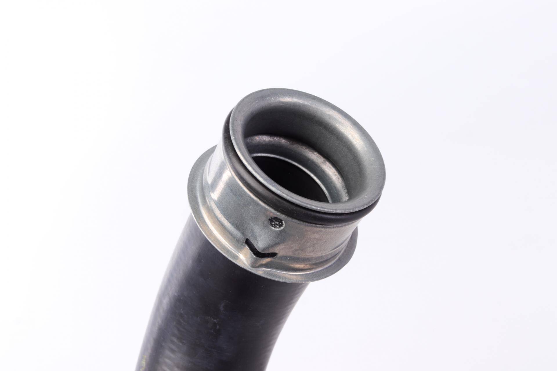 Патрубок системи охолодження MB E-class (W211) 2.0-2.2CDI 02-09 (знизу) (R)