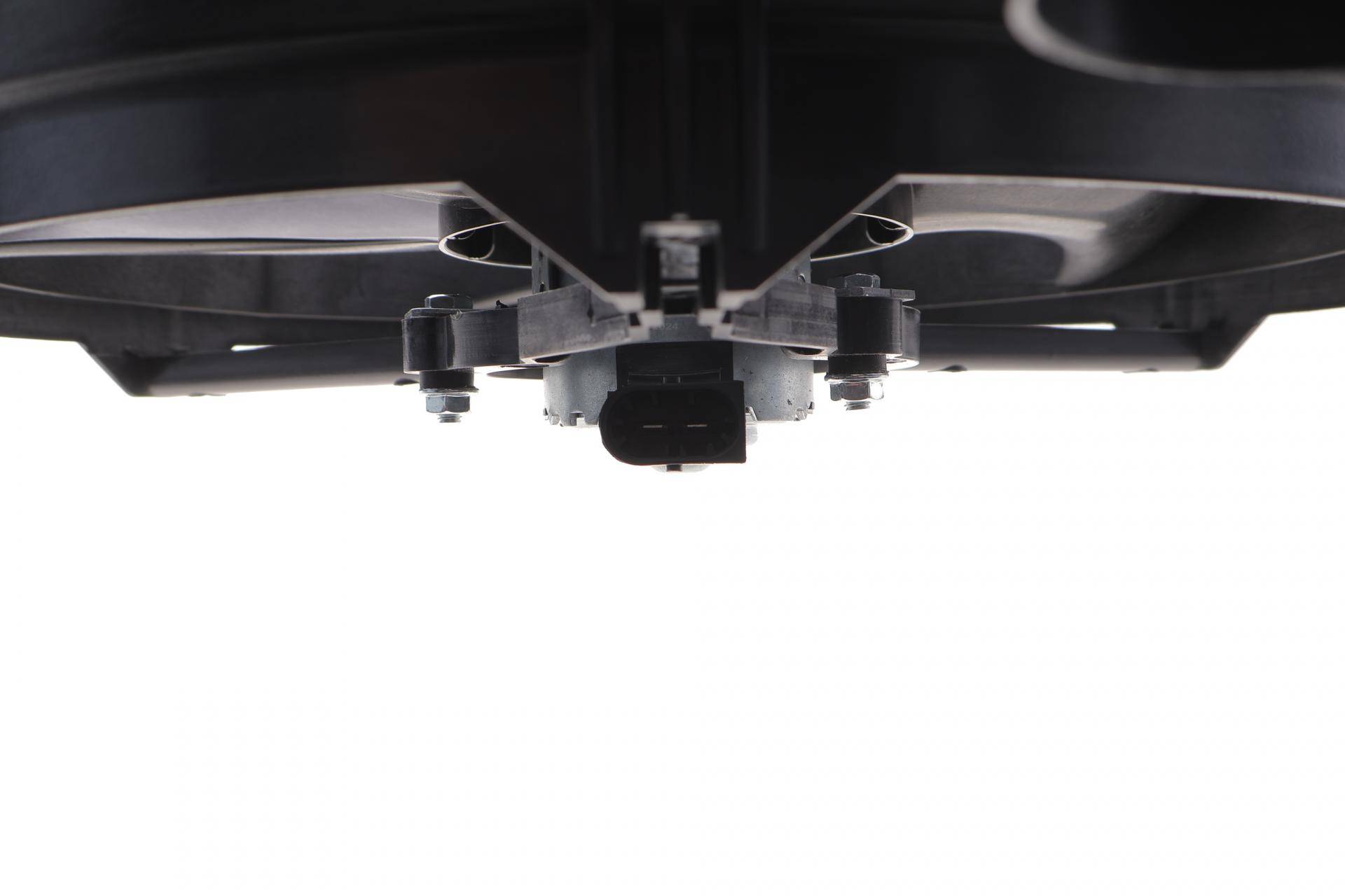 Вентилятор радіатора Citroen Berlingo/Peugeot Partner 1.1-2.0D 96- (з дифузором)