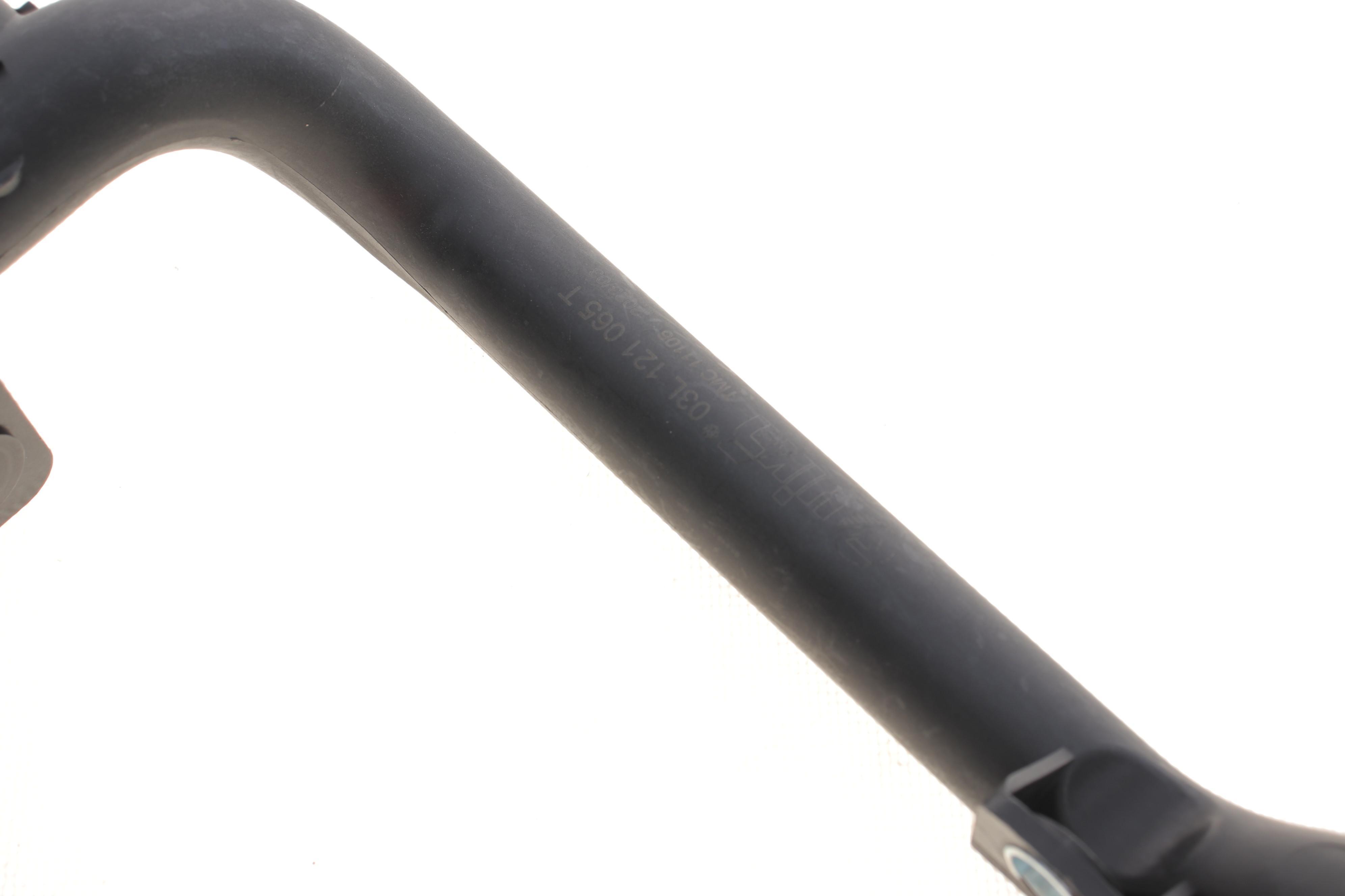 Патрубок системи охолодження VW Golf/Jetta/Passat/Tiguan 2.0 TDI 05-