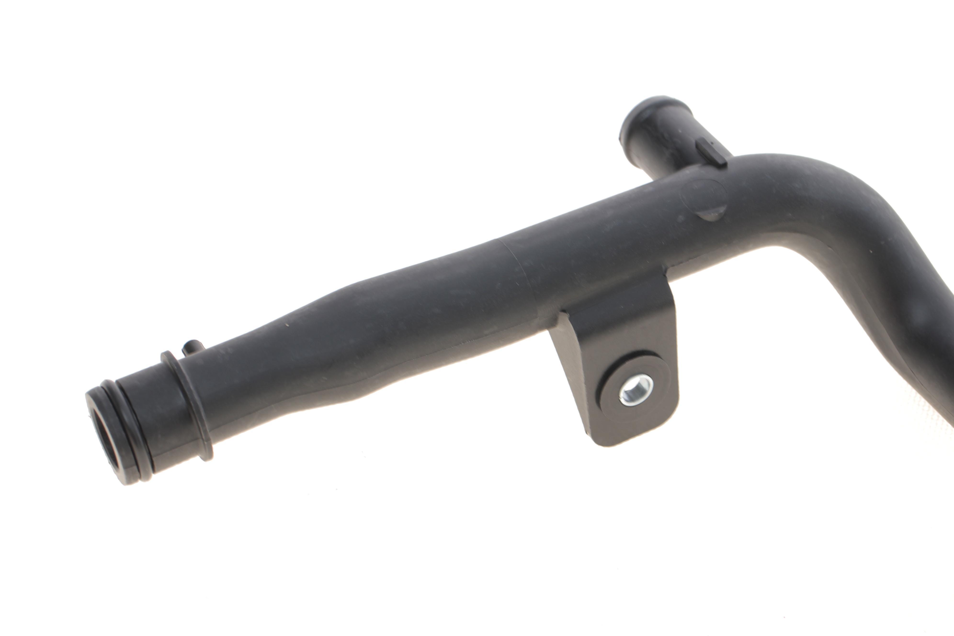 Патрубок системи охолодження VW Golf/Jetta/Passat/Tiguan 2.0 TDI 05-