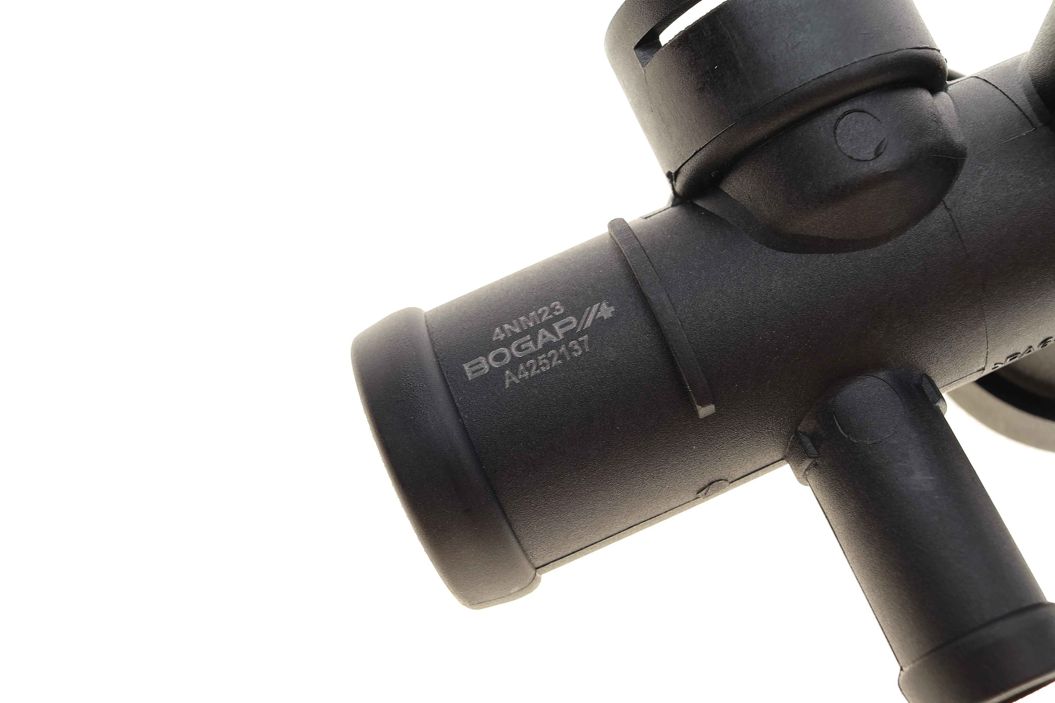 Фланець системи охолодження Skoda Octavia I/ VW Golf IV 1.8 97-10