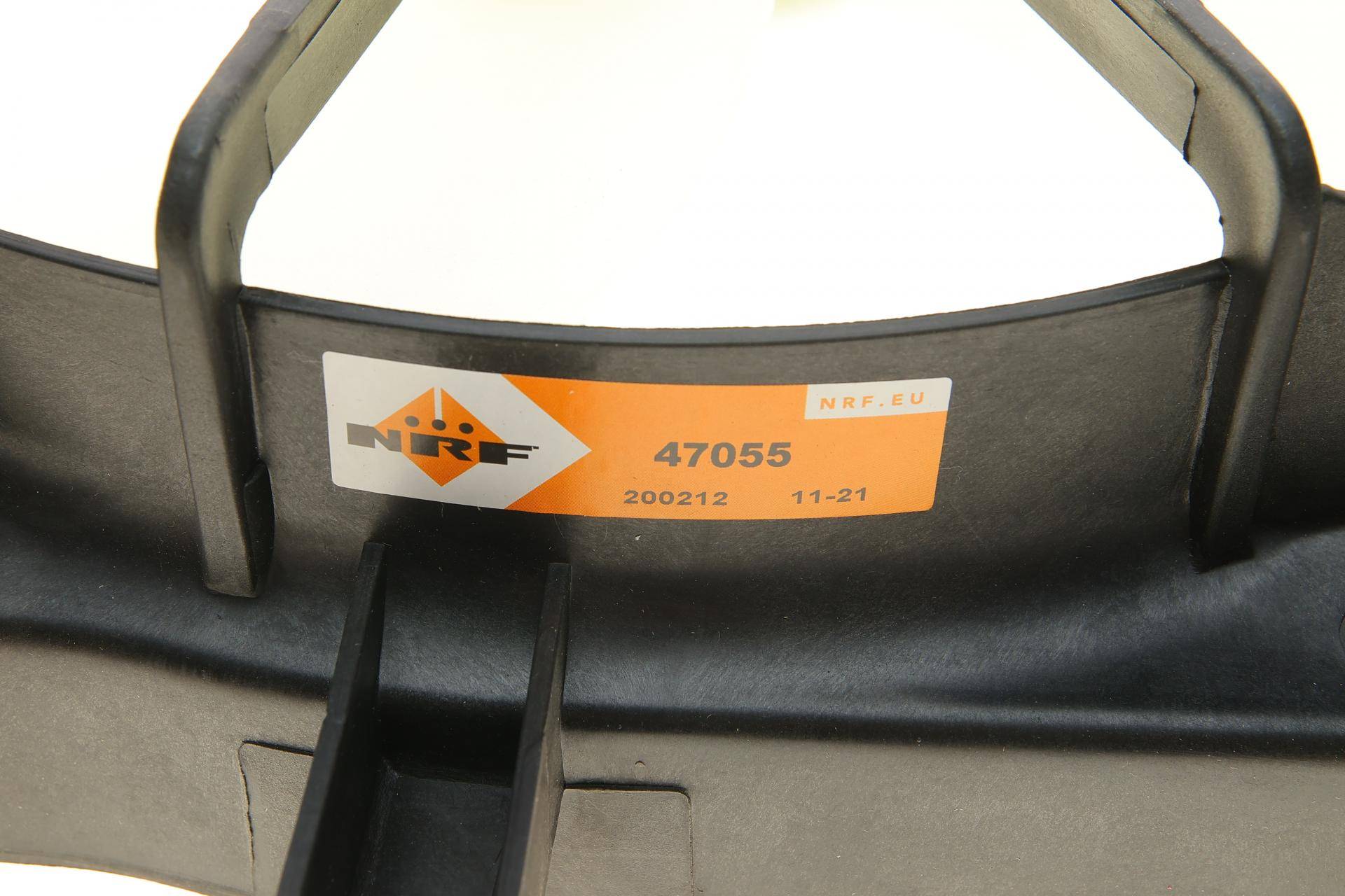 Вентилятор радіатора Toyota Corolla 01-08 (360mm) (з дифузором)