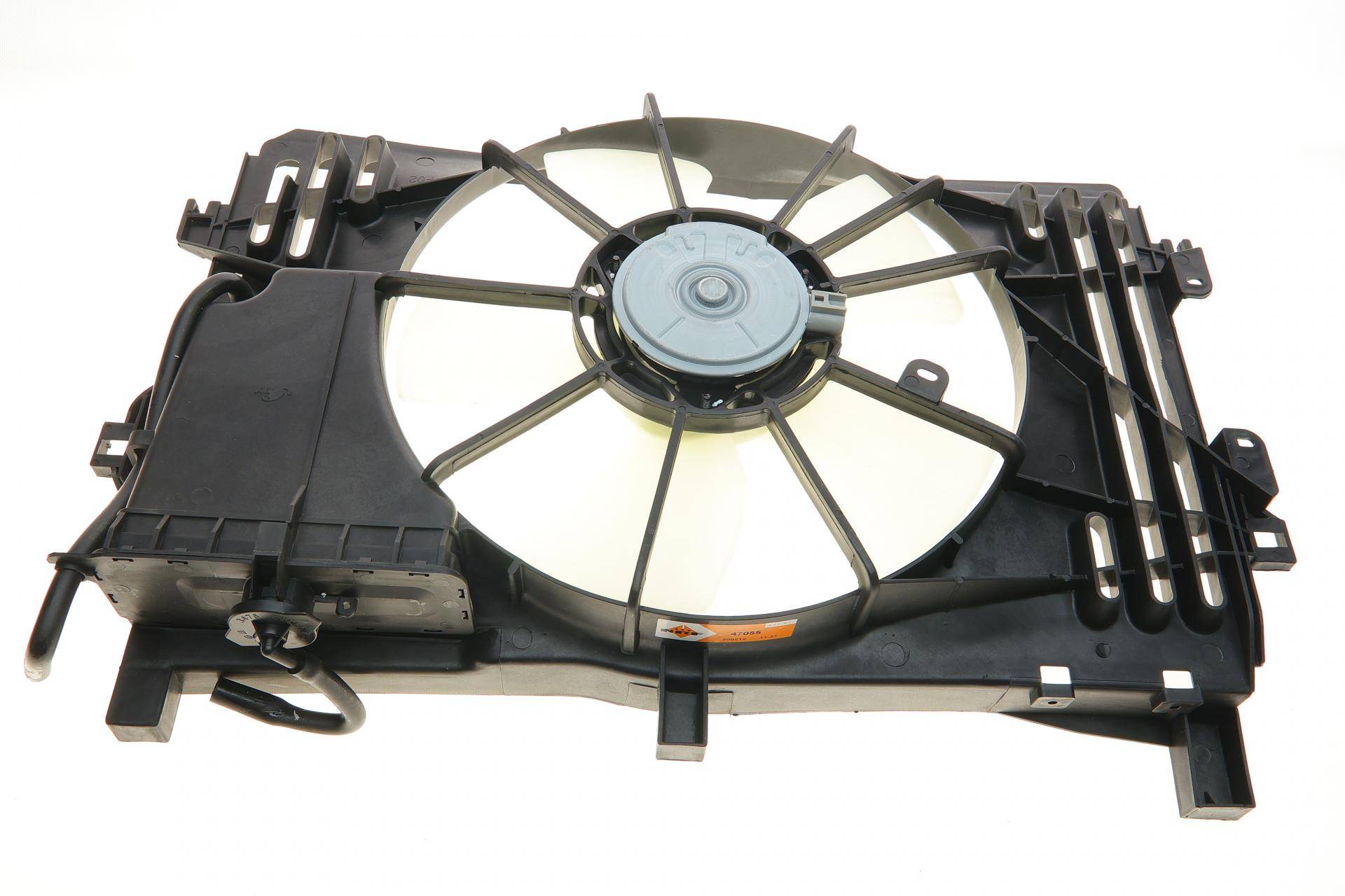 Вентилятор радіатора Toyota Corolla 01-08 (360mm) (з дифузором)