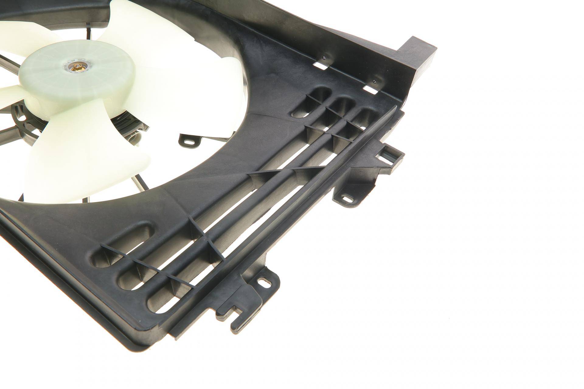 Вентилятор радіатора Toyota Corolla 01-08 (360mm) (з дифузором)