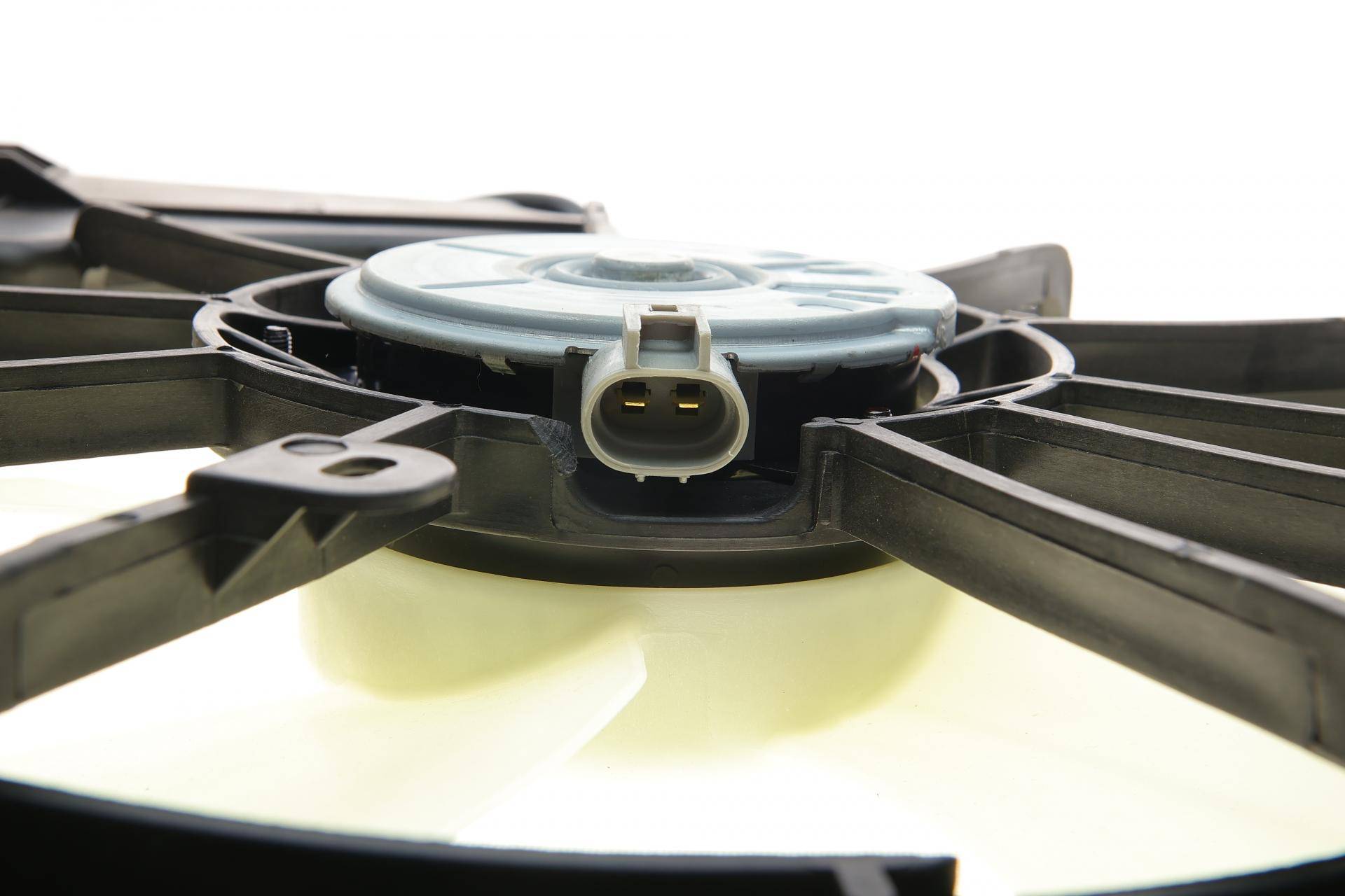 Вентилятор радіатора Toyota Corolla 01-08 (360mm) (з дифузором)