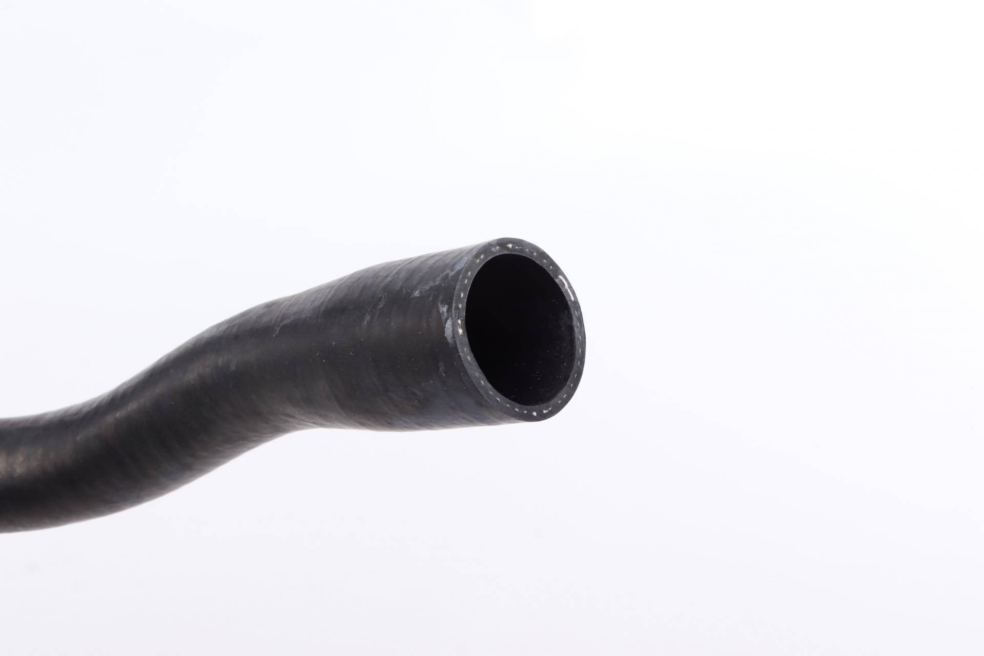 Патрубок системи охолодження VW Passat 1.8-2.0/1.9TDI 88-97