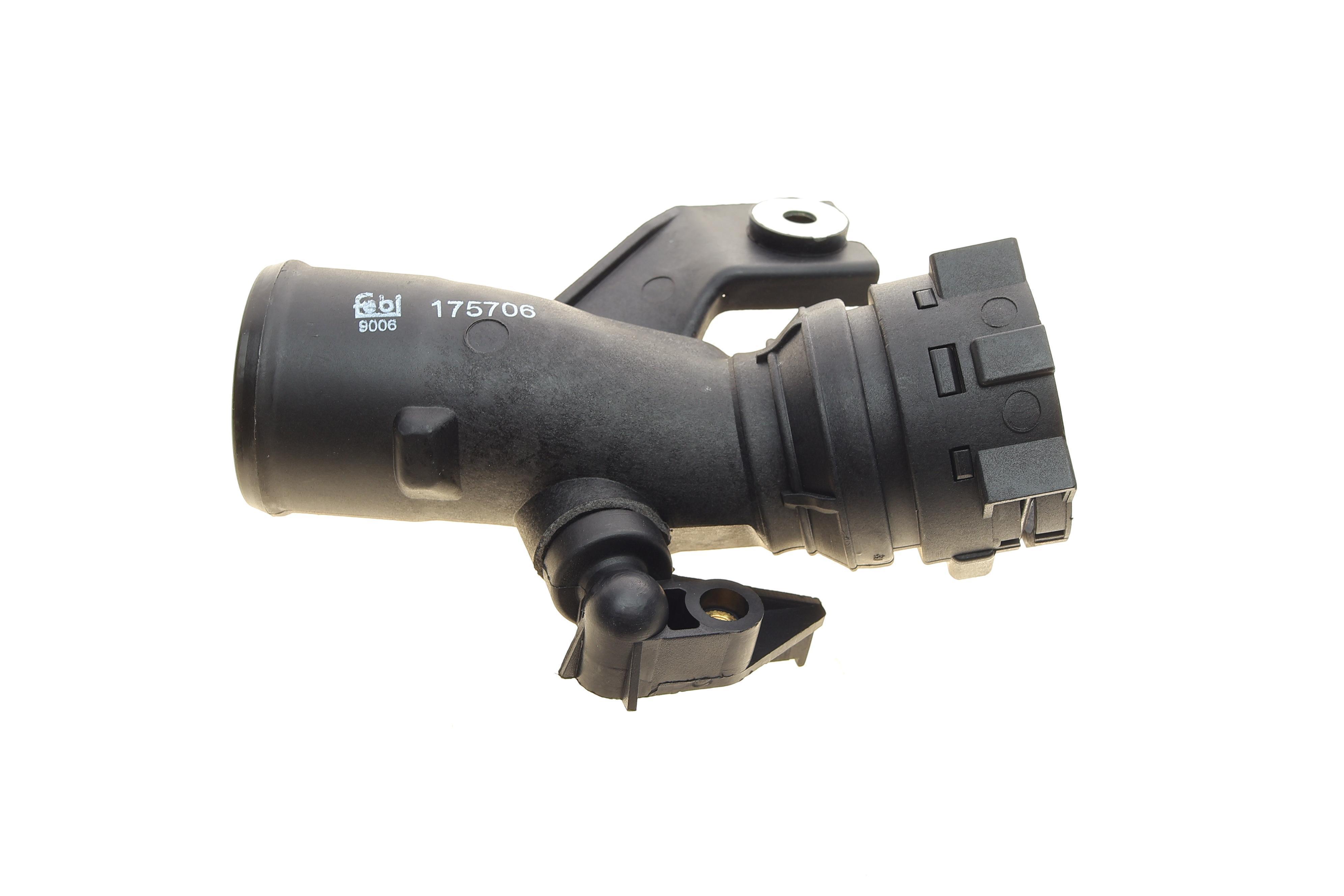 Фланець системи охолодження Nissan Qashqai 1.5 dCi 07-13