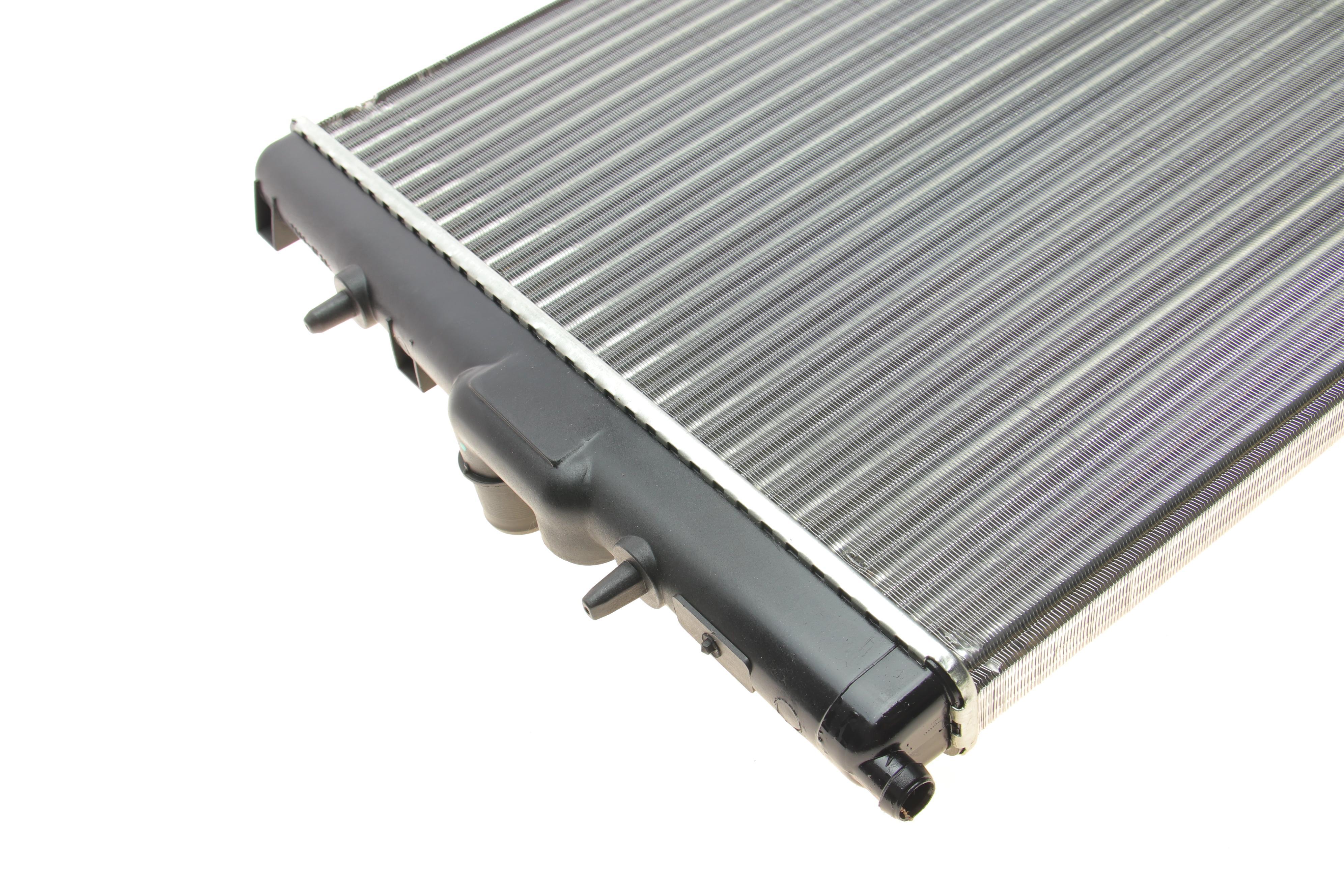 Радіатор охолодження Peugeot 206 1.1-1.6 02- (мех.фуговані ребра)