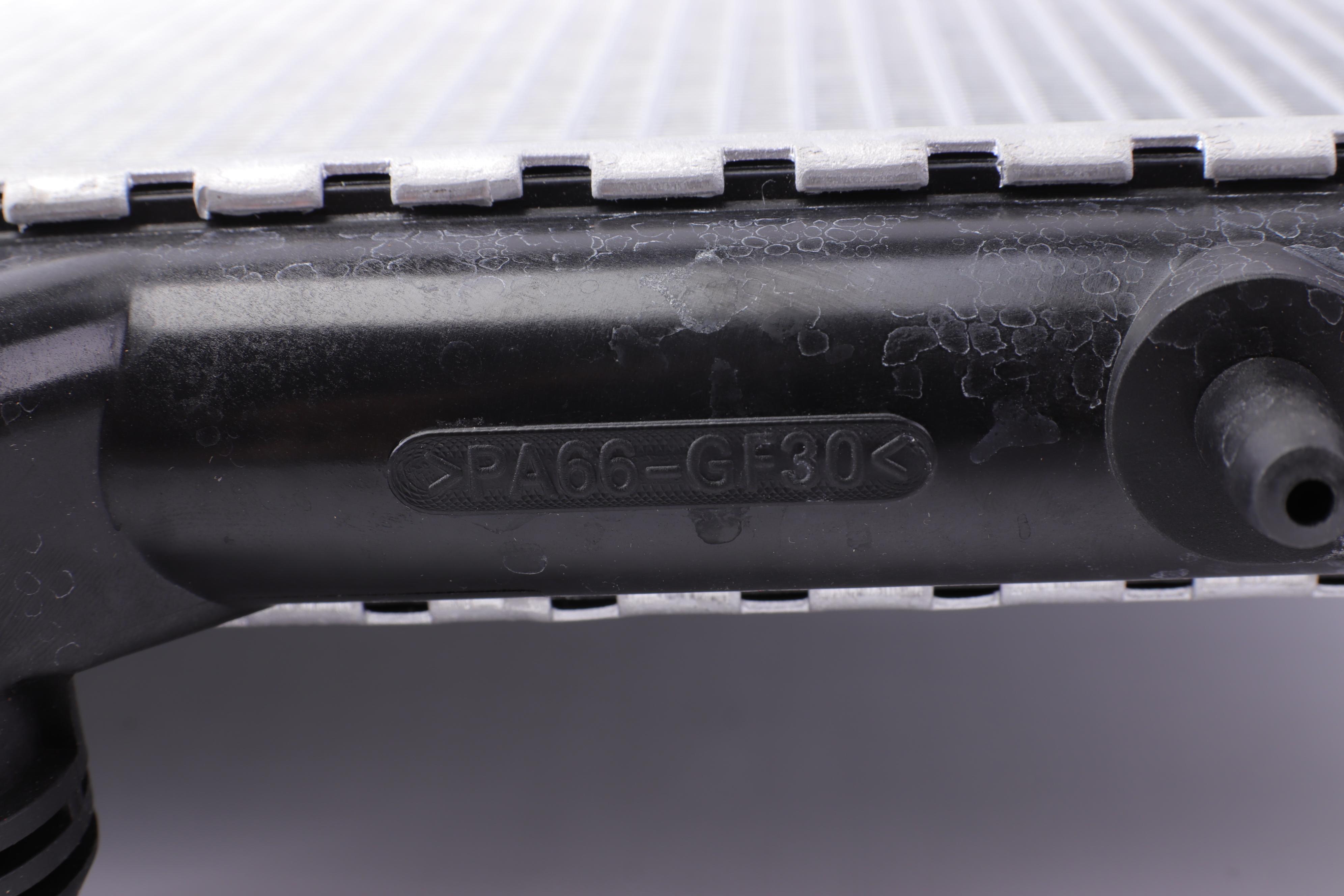 Радіатор охолодження Citroen Picasso/Peugeot 3008/5008 1.2-1.6 12-