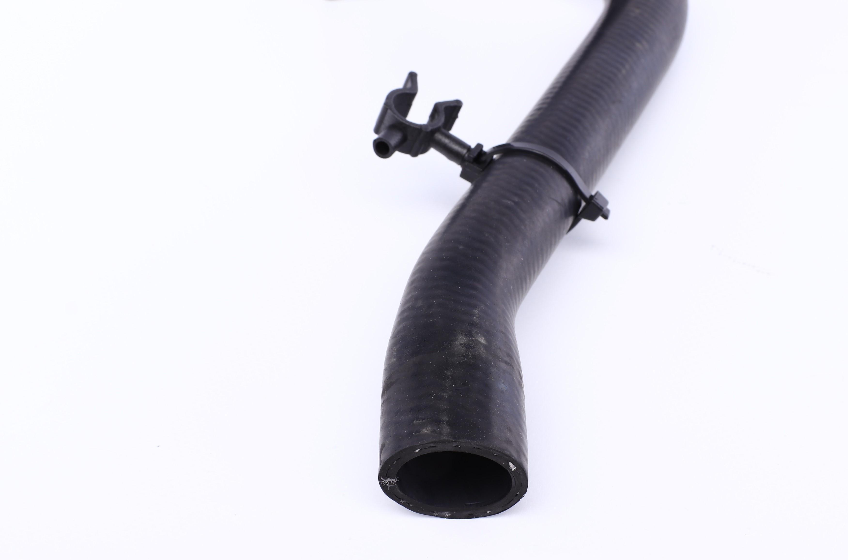 Патрубок радіатора Seat Leon/VW Golf IV 1.6/2.0 97-06